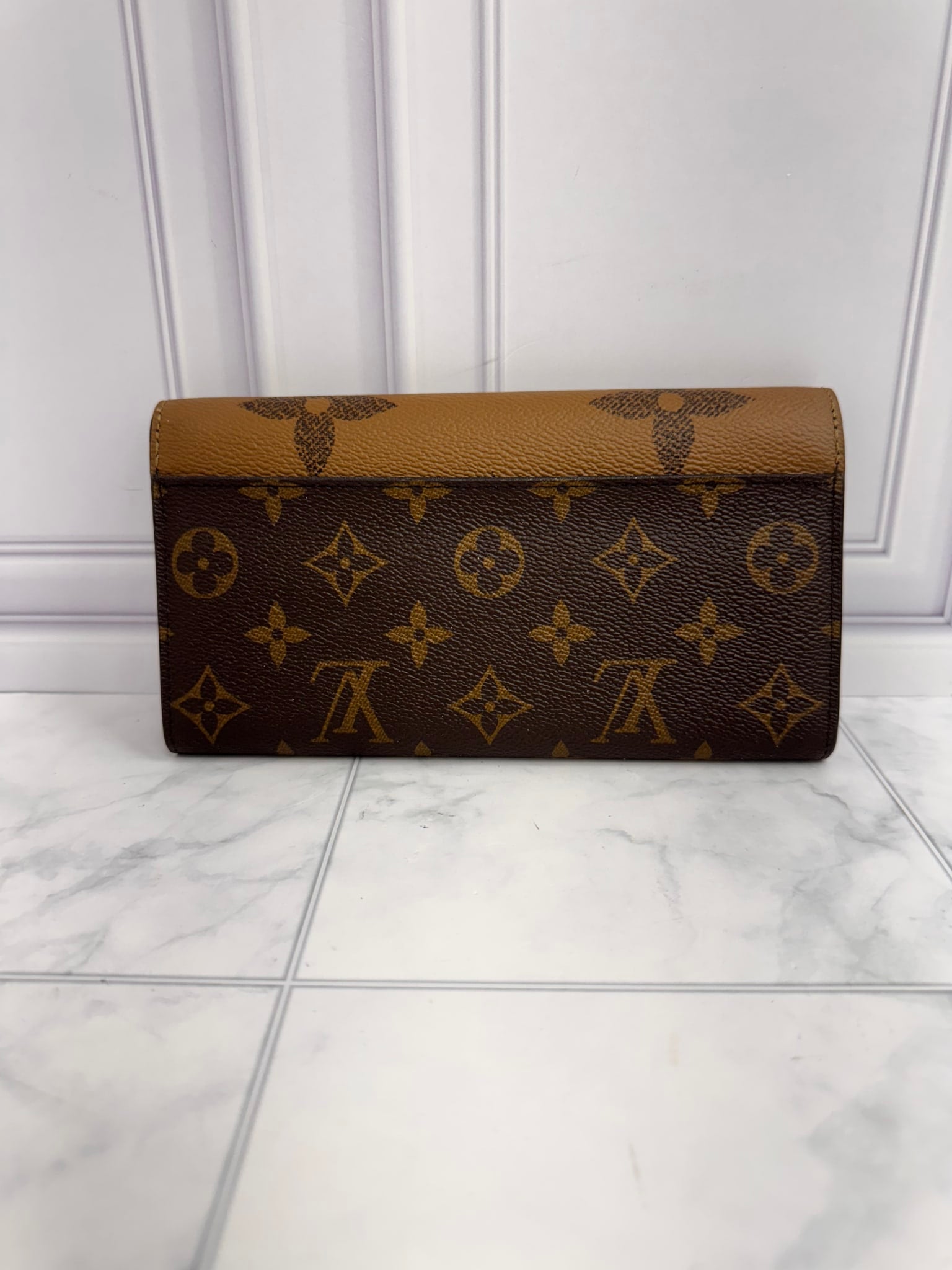 LIKE NEW - Louis Vuitton Reverse Monogram Sarah Wallet