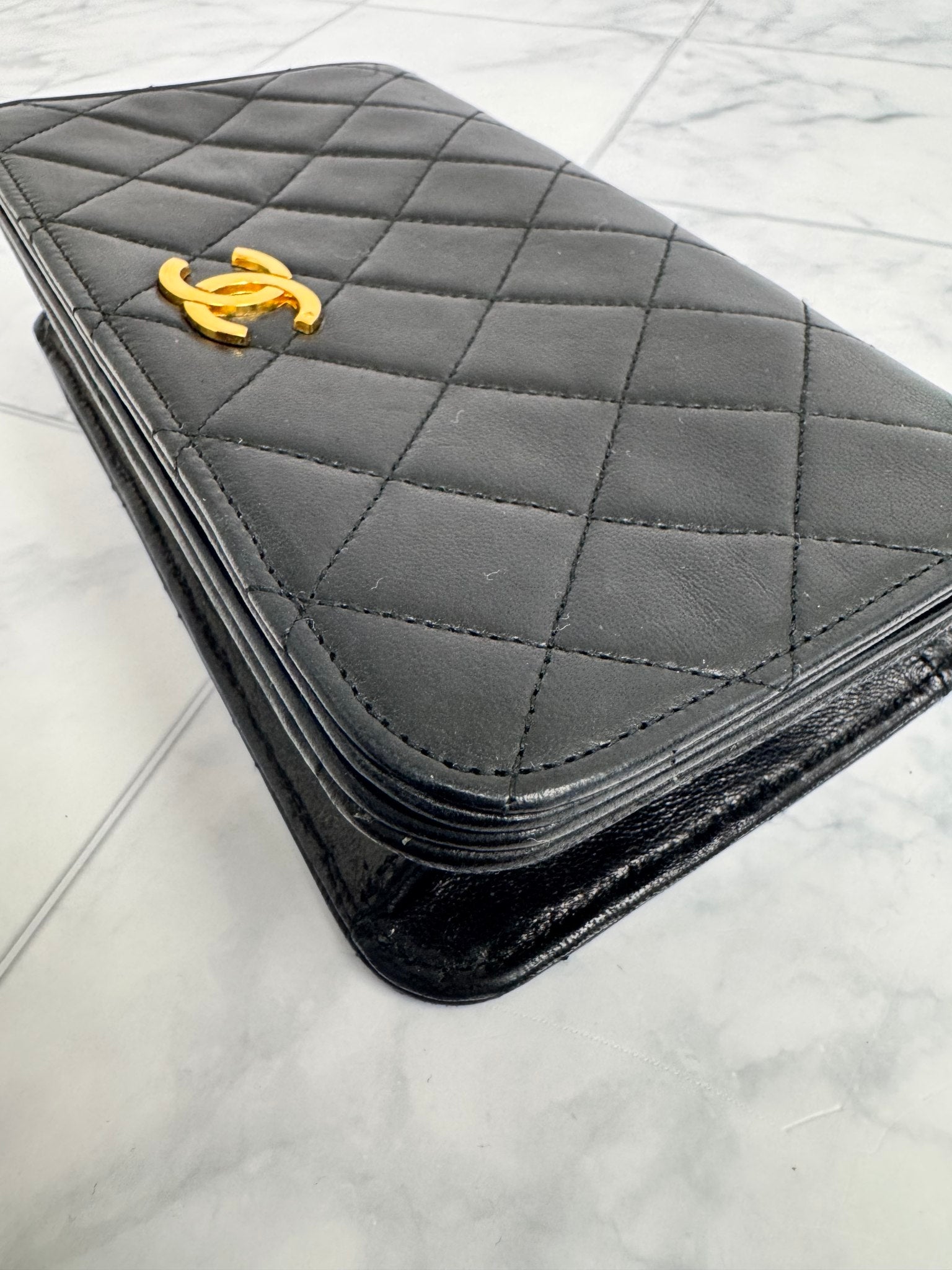 Chanel Black Diamond Quilted Leather Wallet On A Chain Bag