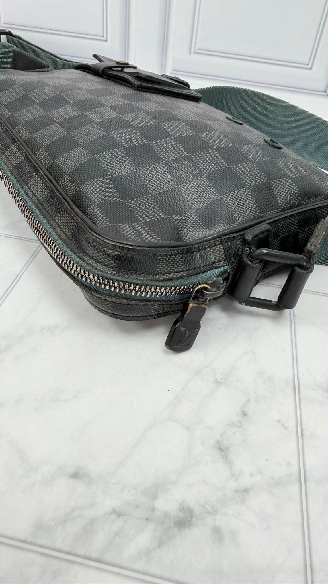 Louis Vuitton Damier Graphite Alpha Messenger Bag