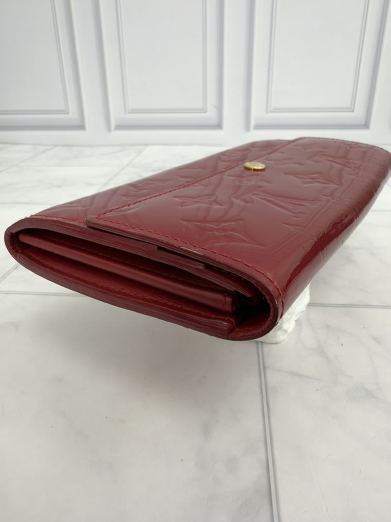 Louis Vuitton Red Vernis Monogram Sarah Wallet