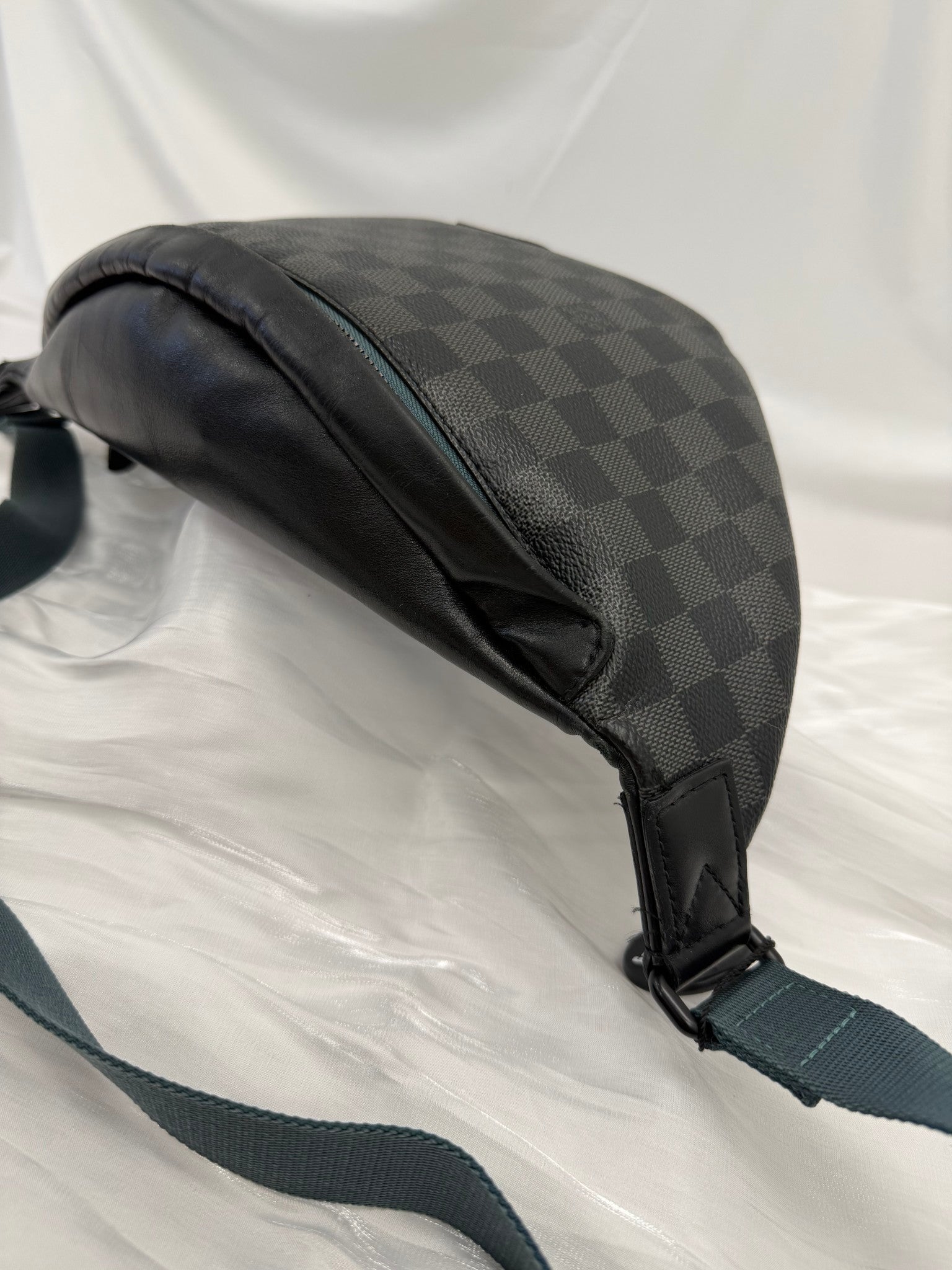Louis Vuitton Damier Graphite Discovery Bumbag