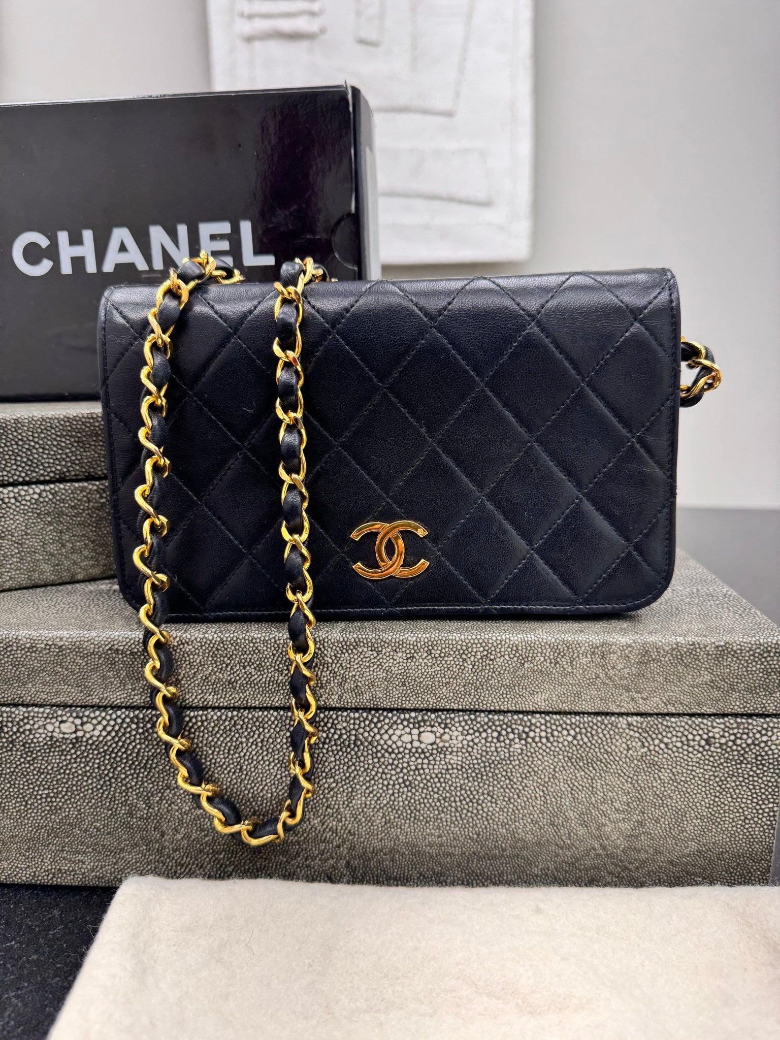 Chanel Black Diamond Quilted Leather Wallet On A Chain Bag