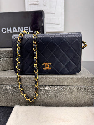 Chanel Black Diamond Quilted Leather Wallet On A Chain Bag