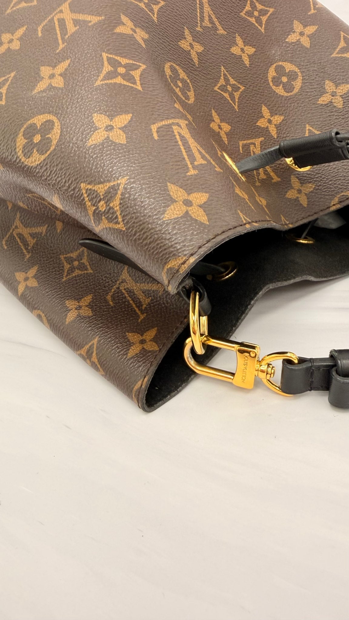 Louis Vuitton Monogram Black Neo Noe MM Shoulder Bag 