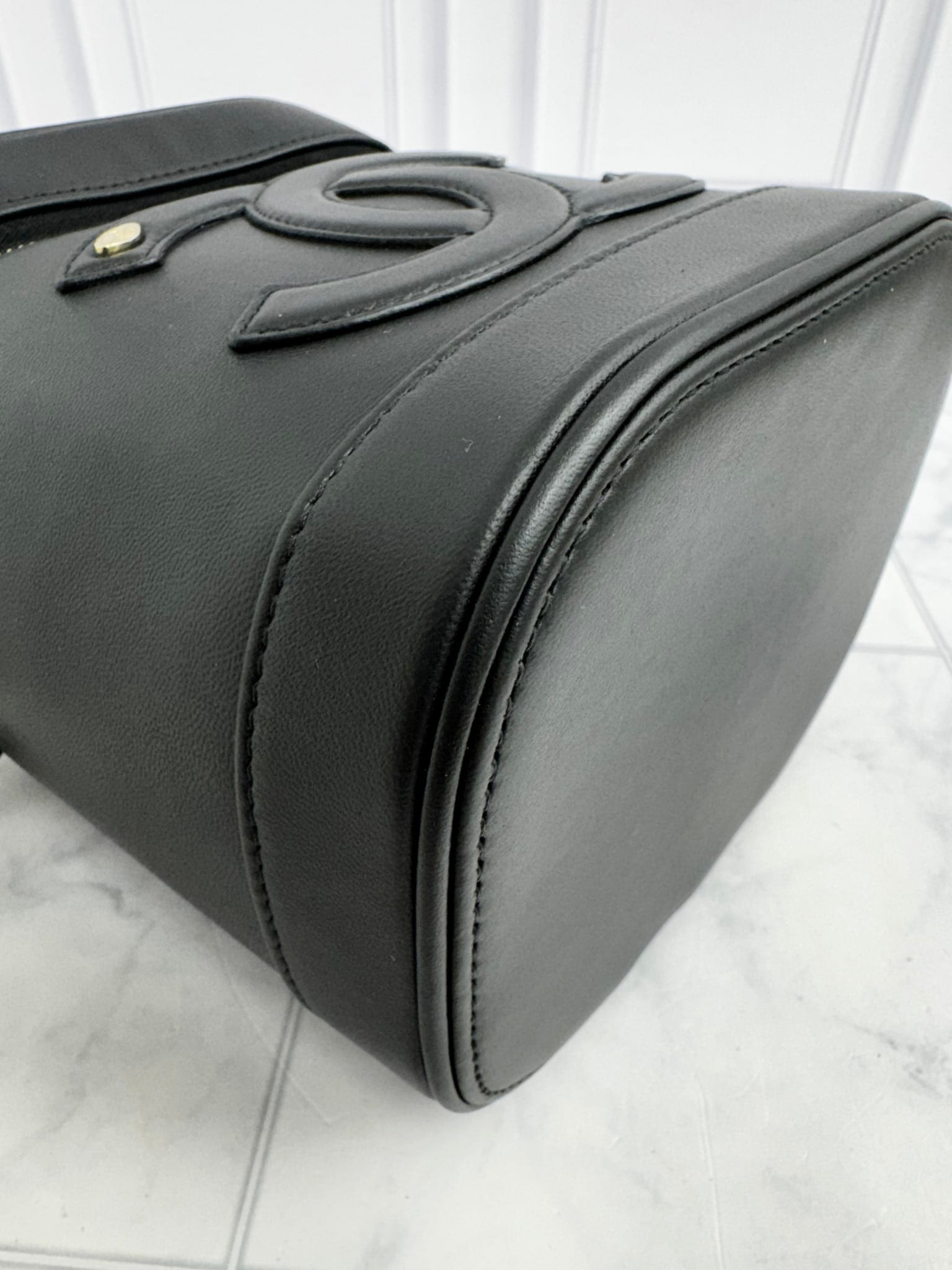 LIKE NEW - Chanel Black Calfskin Leather CC Mania Vanity Case