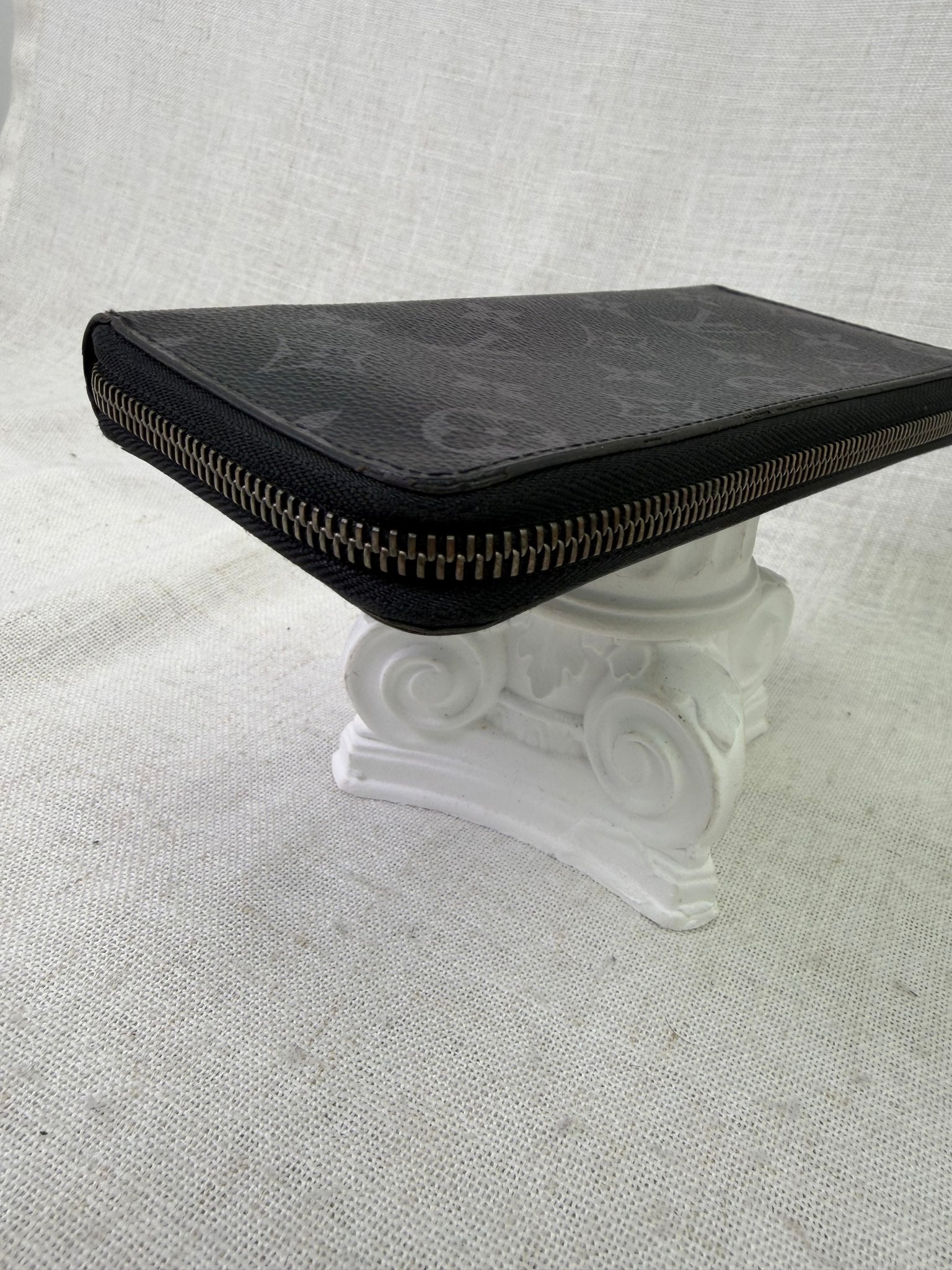 Louis Vuitton Monogram Eclipse  Vertical Zippy