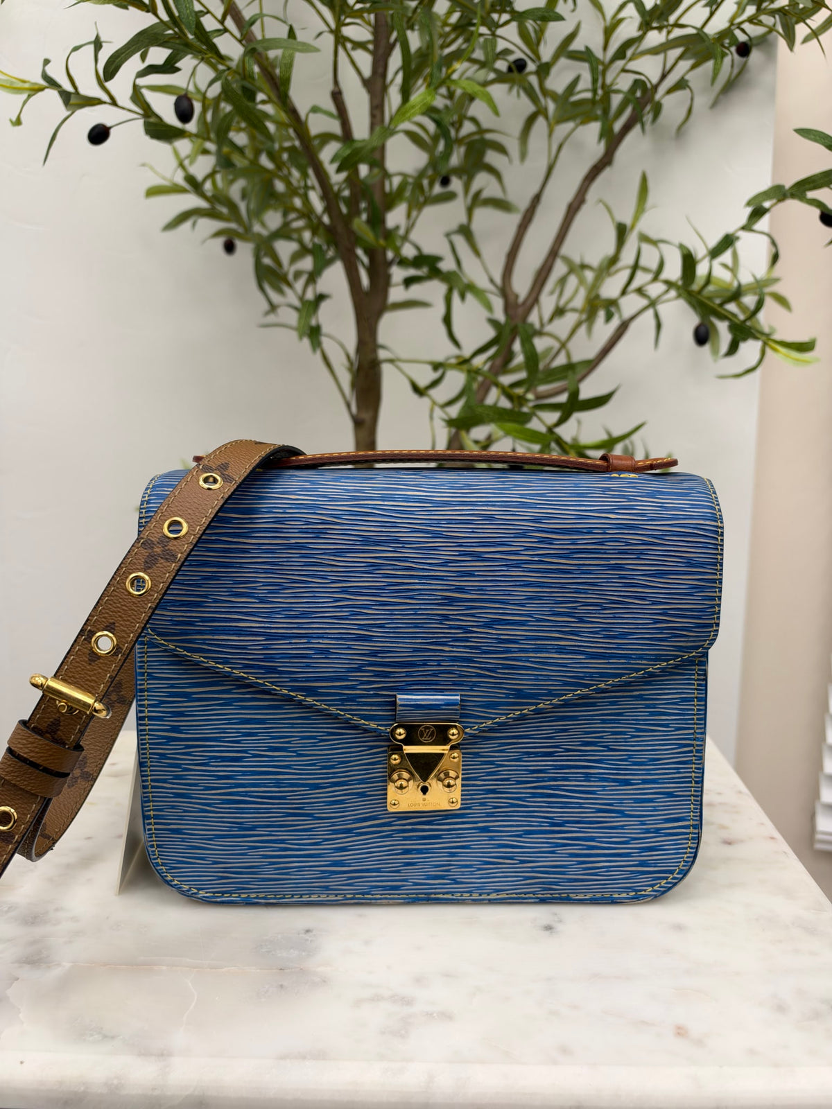 Louis Vuitton Blue Epi Denim & Reverse Monogram Pochette Metis MM