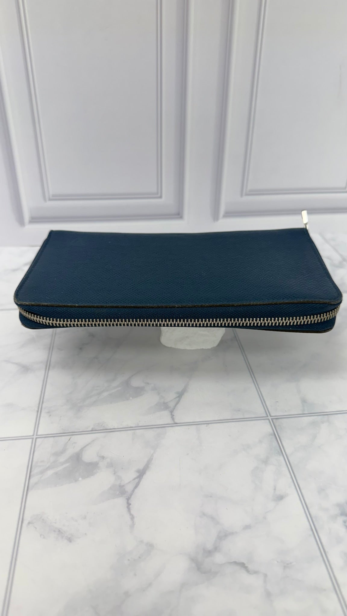 Louis Vuitton Navy Blue Taiga Leather Zippy Wallet 