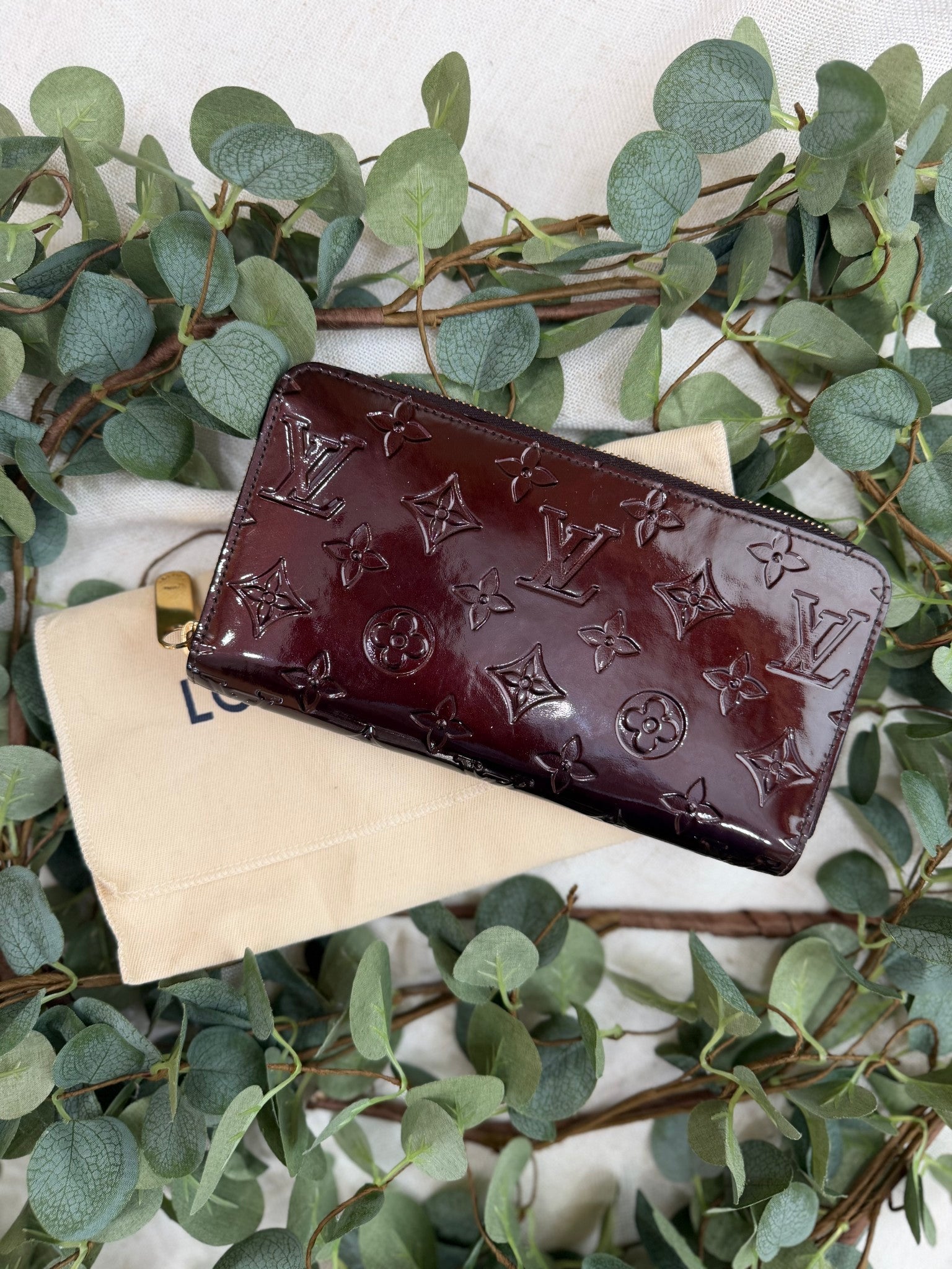 Louis Vuitton Amarante Vernis Leather Zippy Wallet 