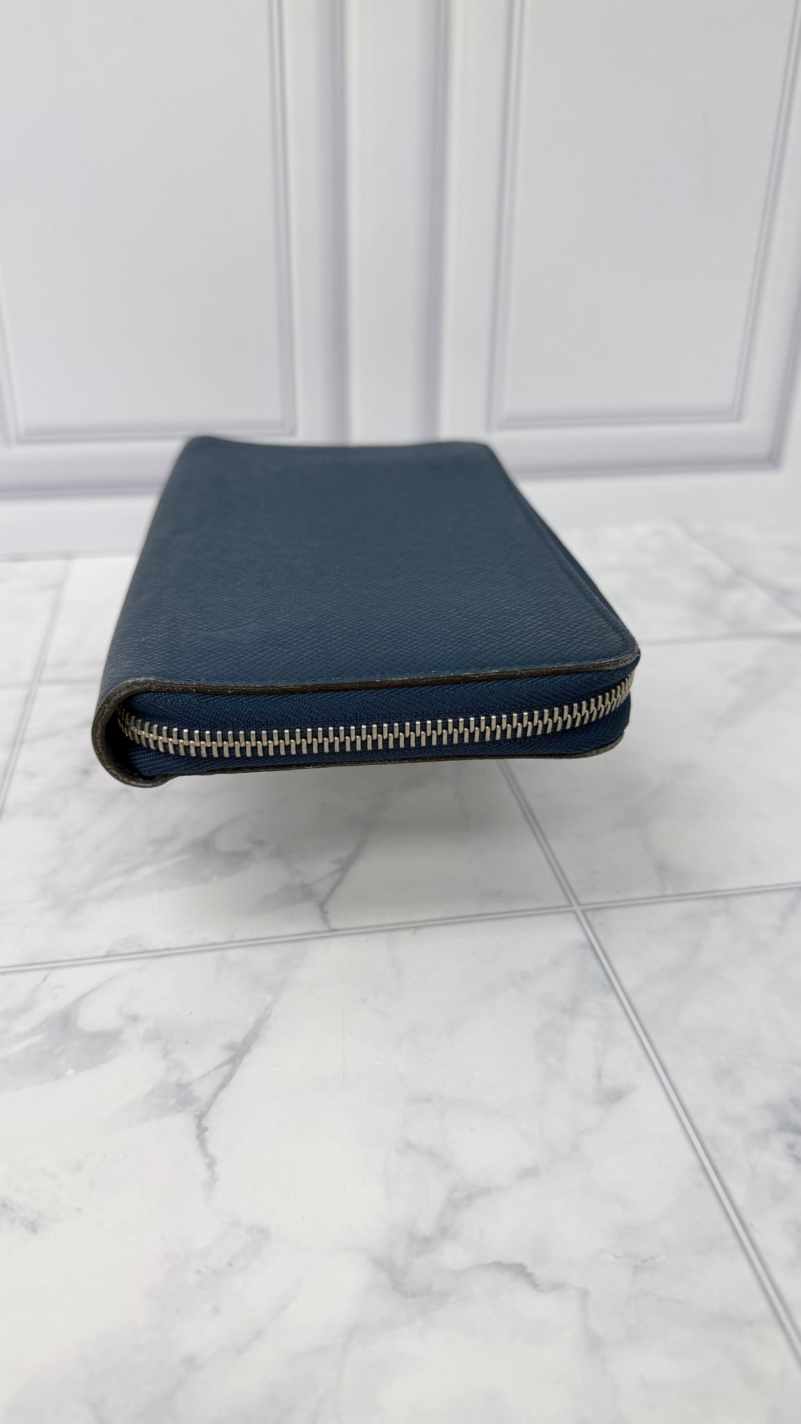 Louis Vuitton Navy Blue Taiga Leather Zippy Wallet 