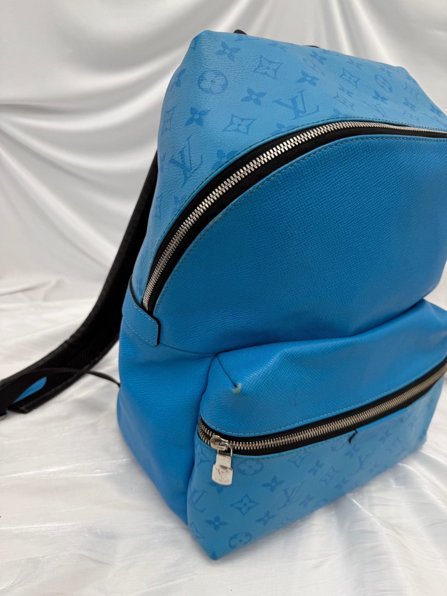 Louis Vuitton Miami Blue Taigarama Discovery Backpack
