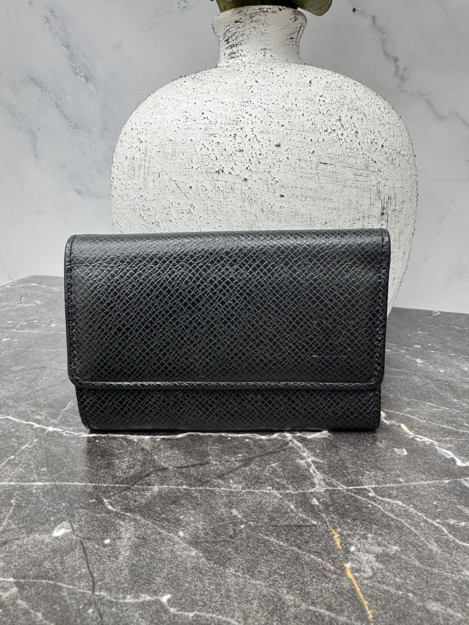 Louis Vuitton Black Taiga Leather 6 Ring Key Case