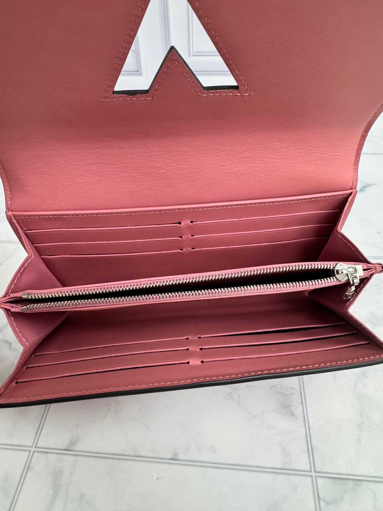 Louis Vuitton Pink Vernis Twist Long Wallet