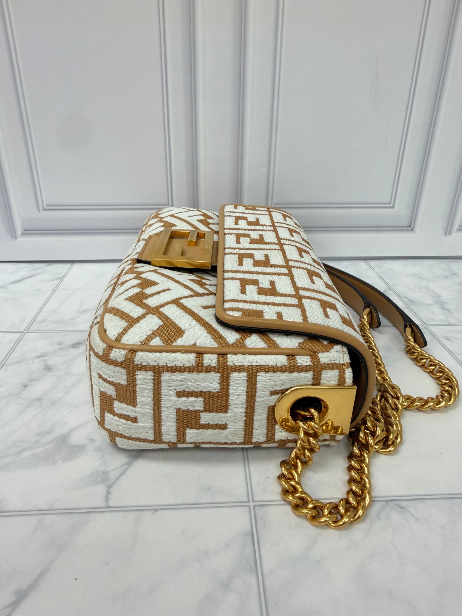 Fendi White And Tan Raffia And Leather Baguette Chain Midi Shoulder Bag 