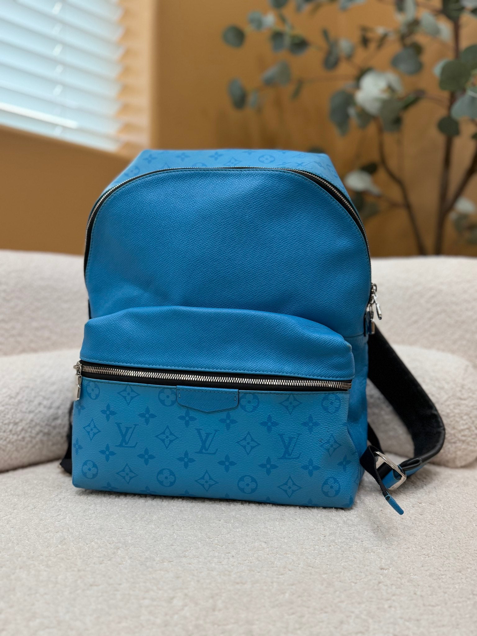 Louis Vuitton Miami Blue Taigarama Discovery Backpack