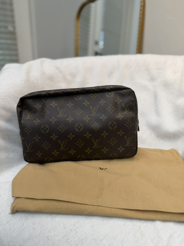 Louis Vuitton Monogram Toiletry Trousse 28 Pouch