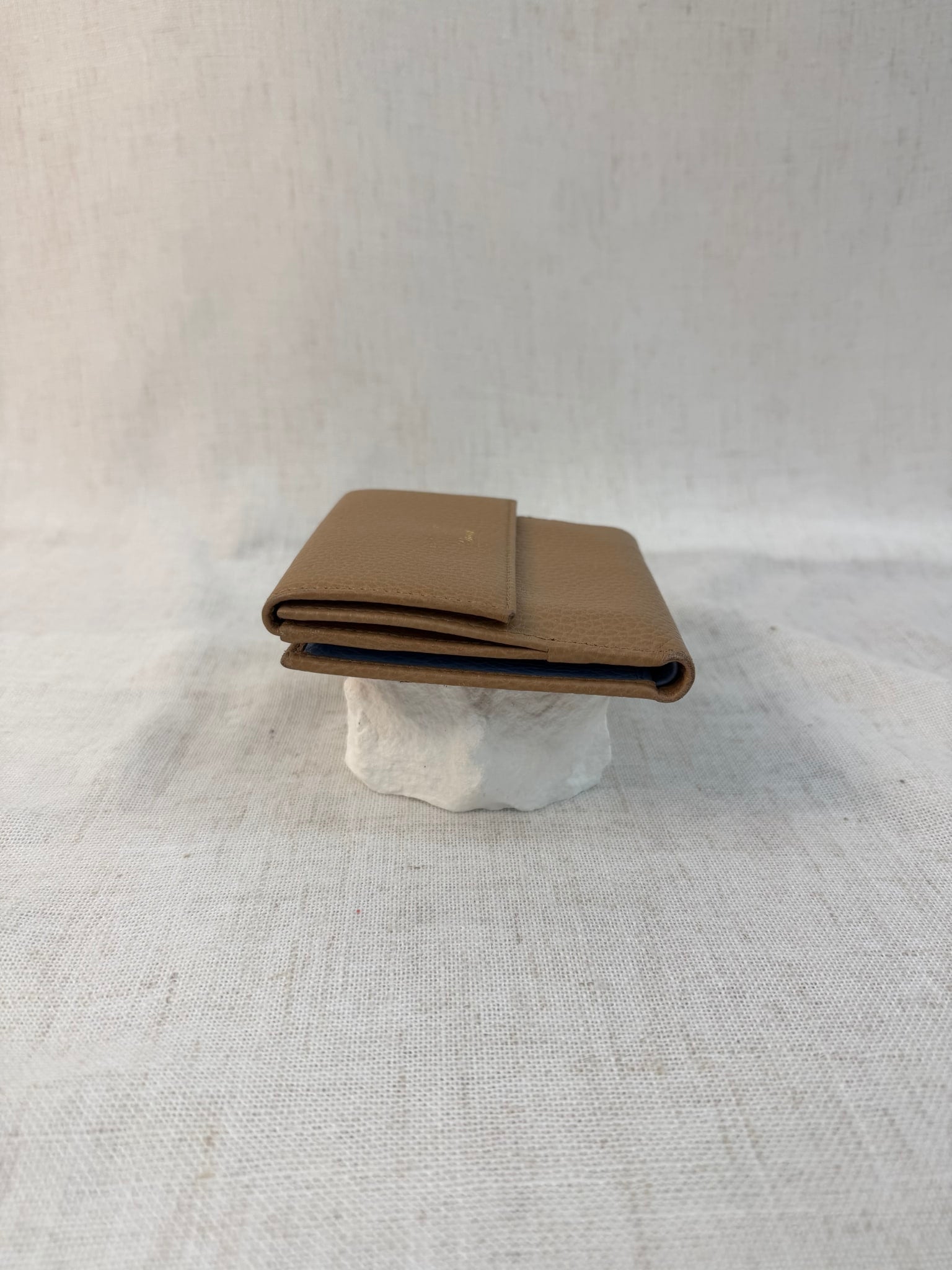 Gucci Tan Leather Swing Compact Wallet