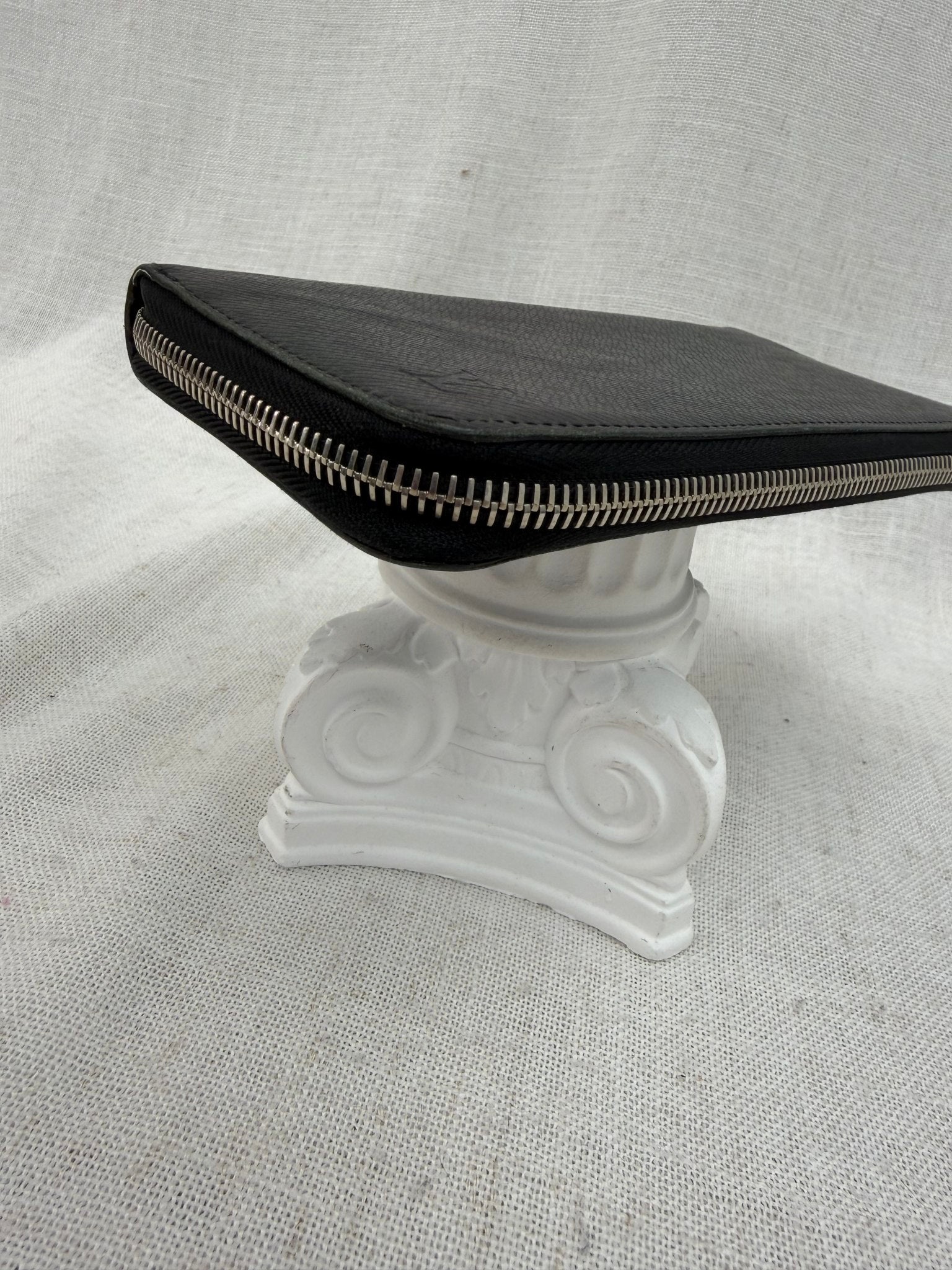 Louis Vuitton Black Taiga Leather Vertical Zippy Wallet