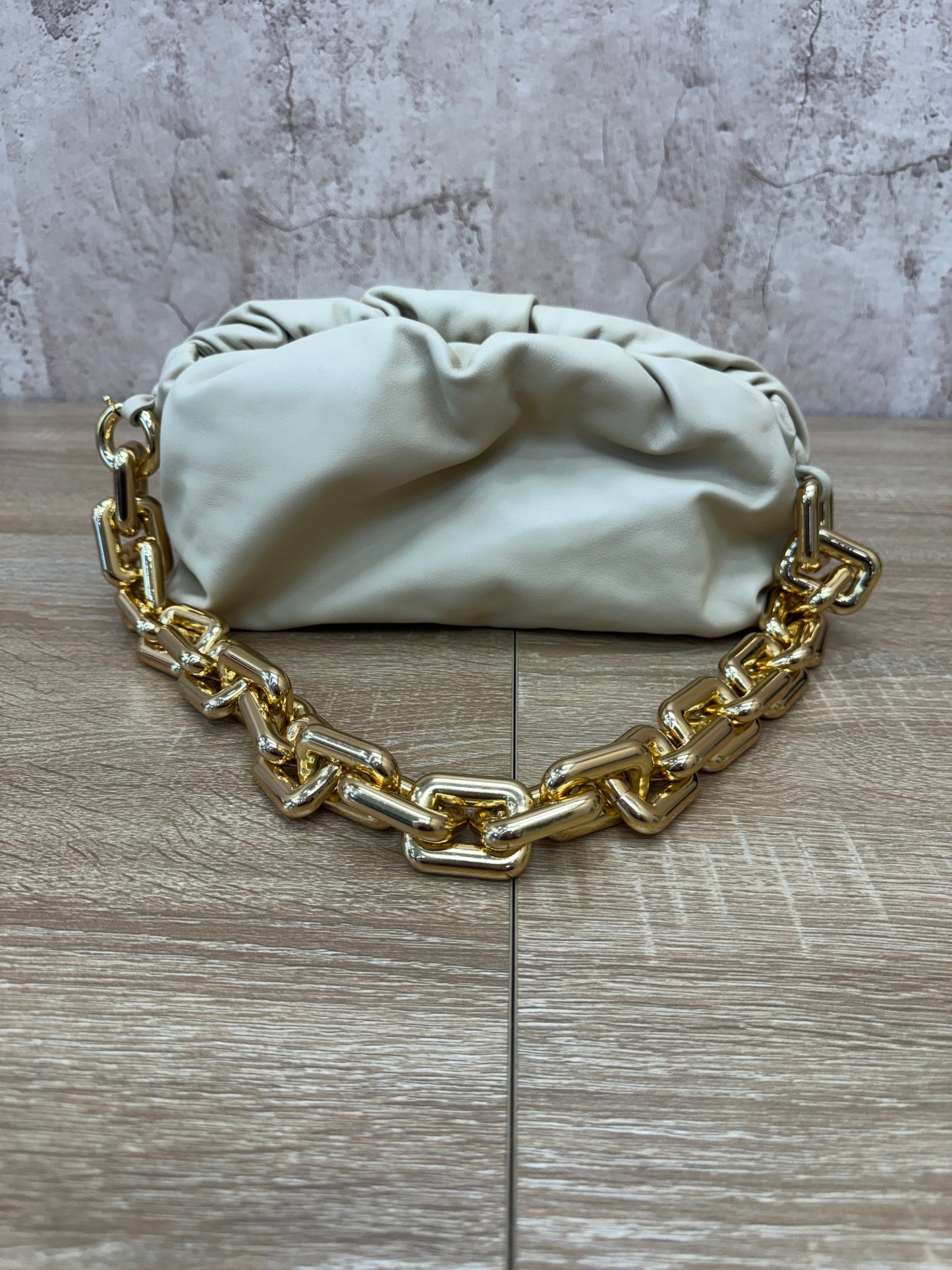 https://res.cloudinary.com/dyql5hig8/image/upload/v1758304173/ronuexjvocapezwvutse.jpg