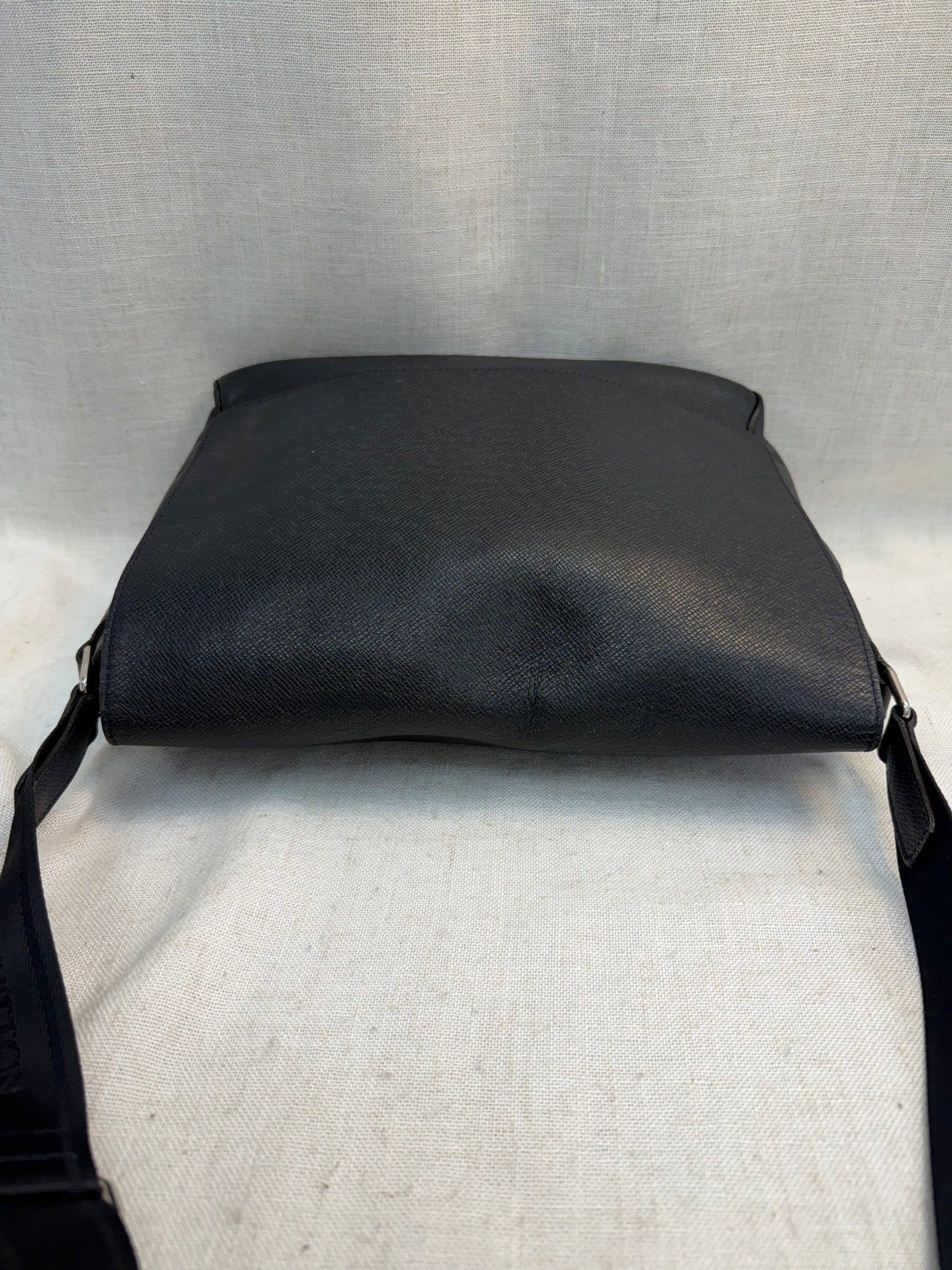 Louis Vuitton Navy Leather Taiga Roman Messenger Bag