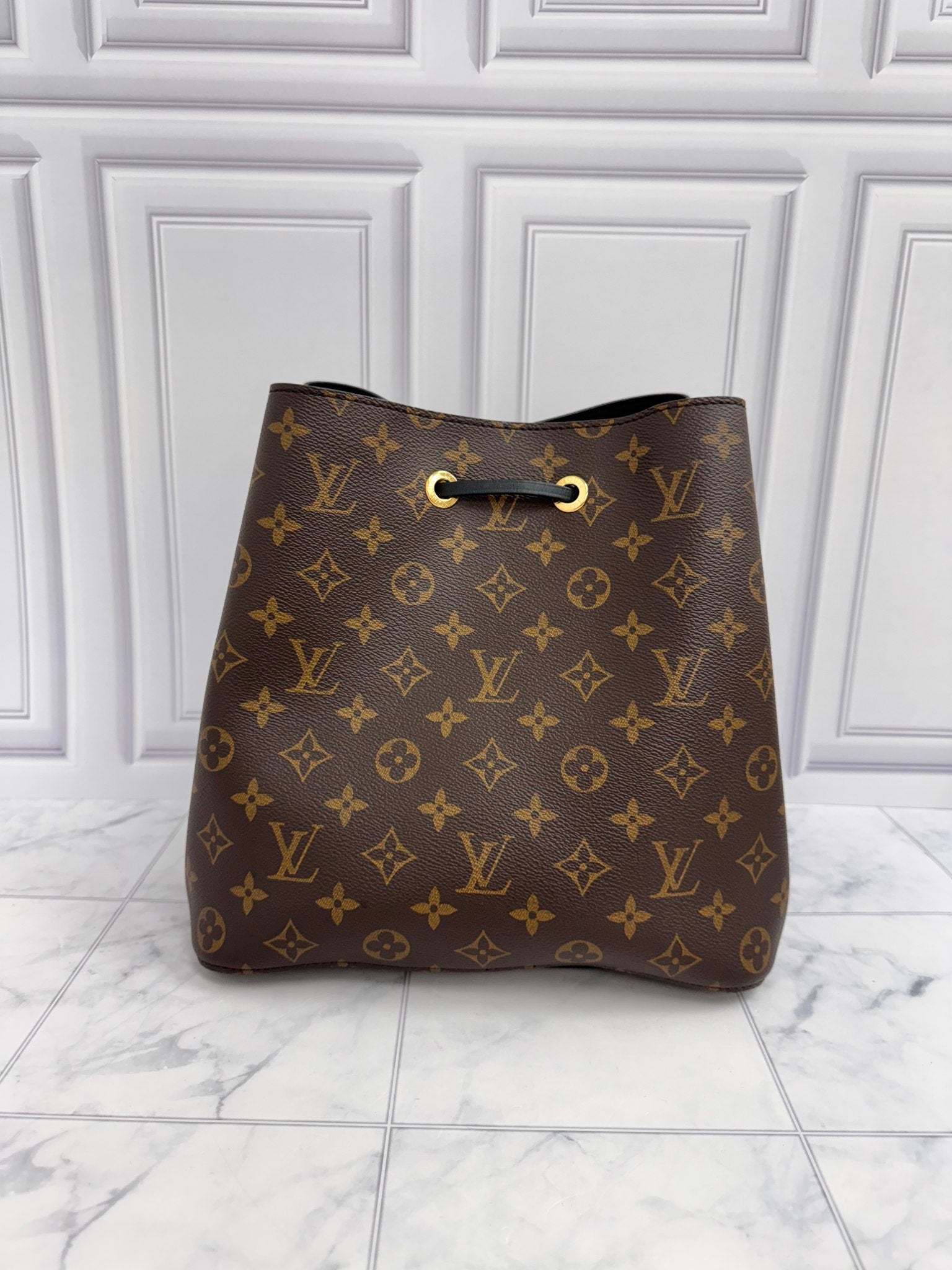 LIKE NEW - Louis Vuitton Neo Noe Shoulder Bag MM