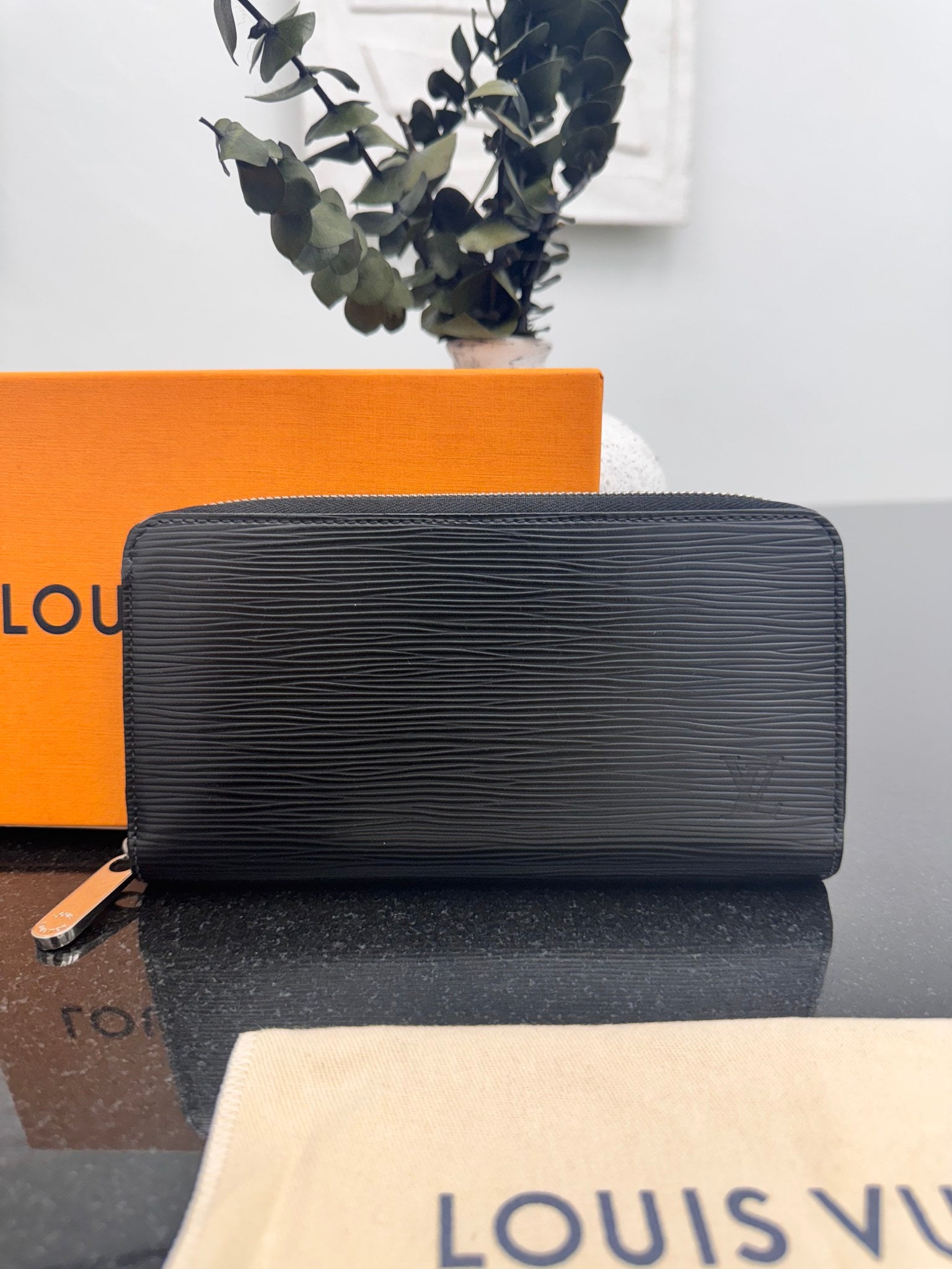 Louis Vuitton Black Epi Leather Zippy Wallet