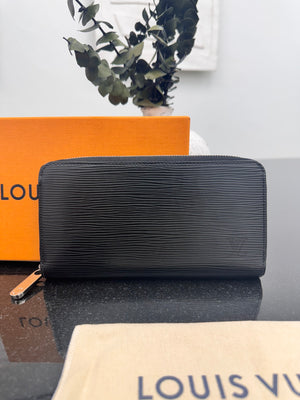 Louis Vuitton Black Epi Leather Zippy Wallet