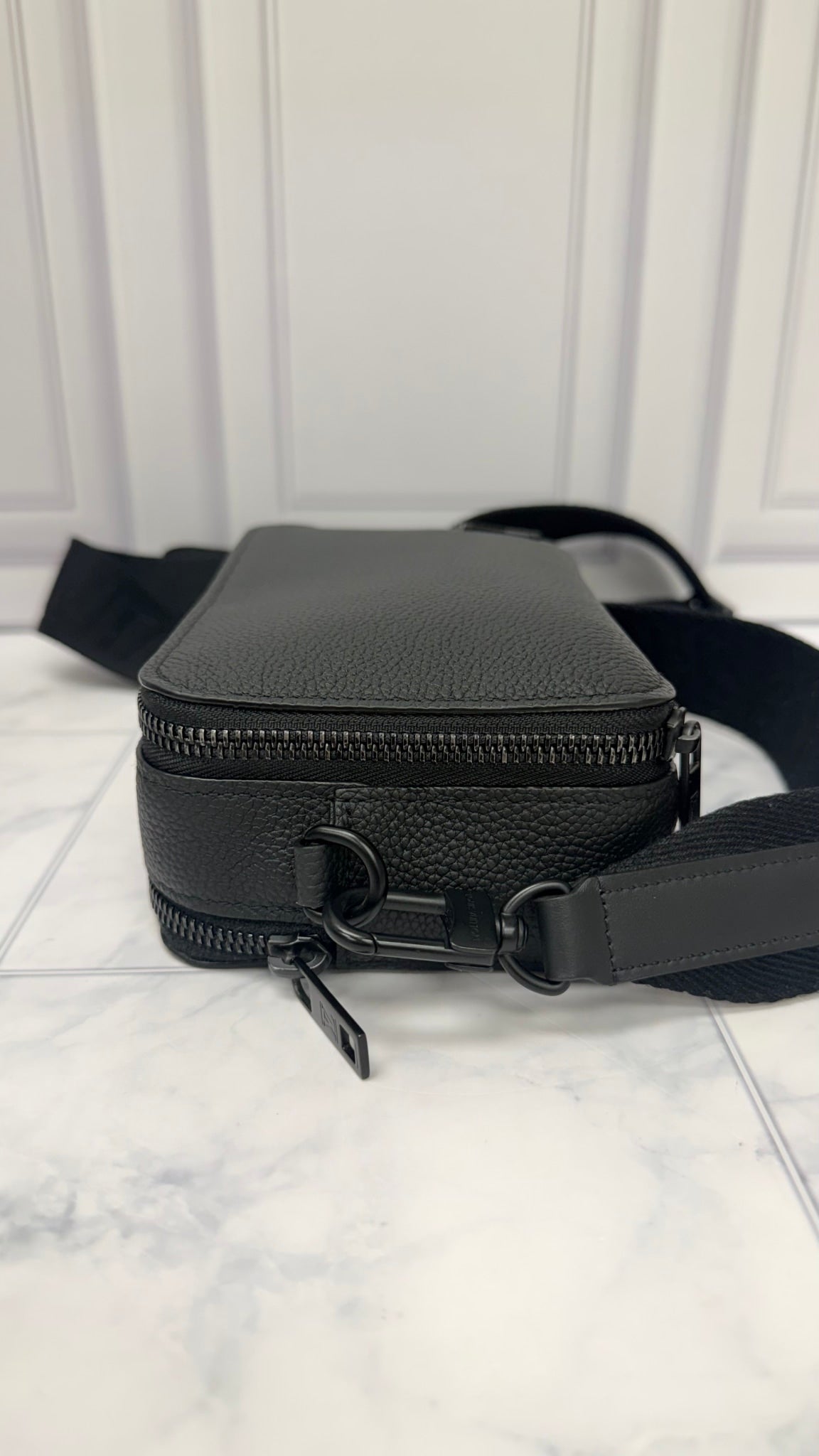 Louis Vuitton Black Grained Leather Aerogram Alpha Wearable Wallet Shoulder Bag 