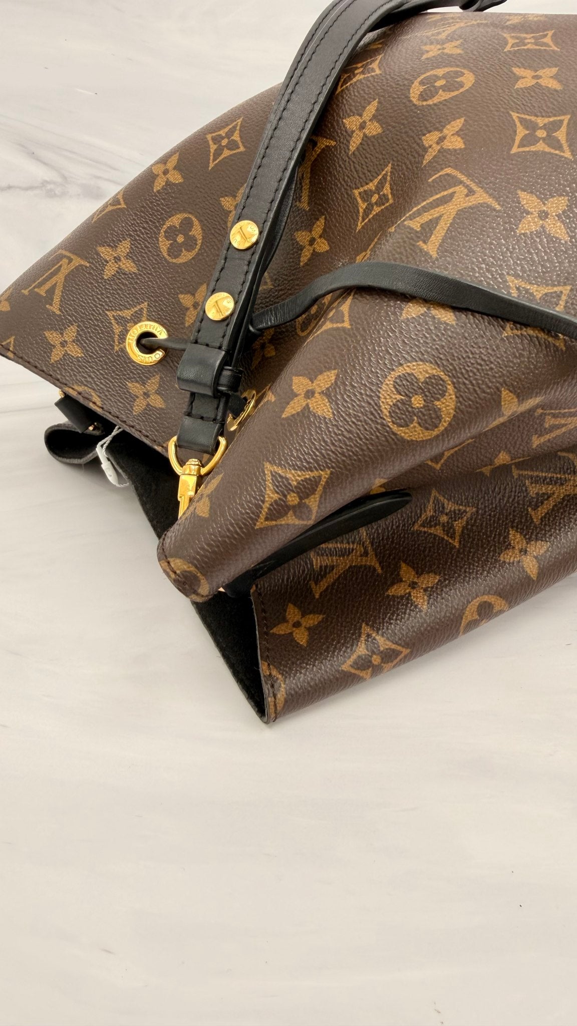 Louis Vuitton Monogram Black Neo Noe MM Shoulder Bag 