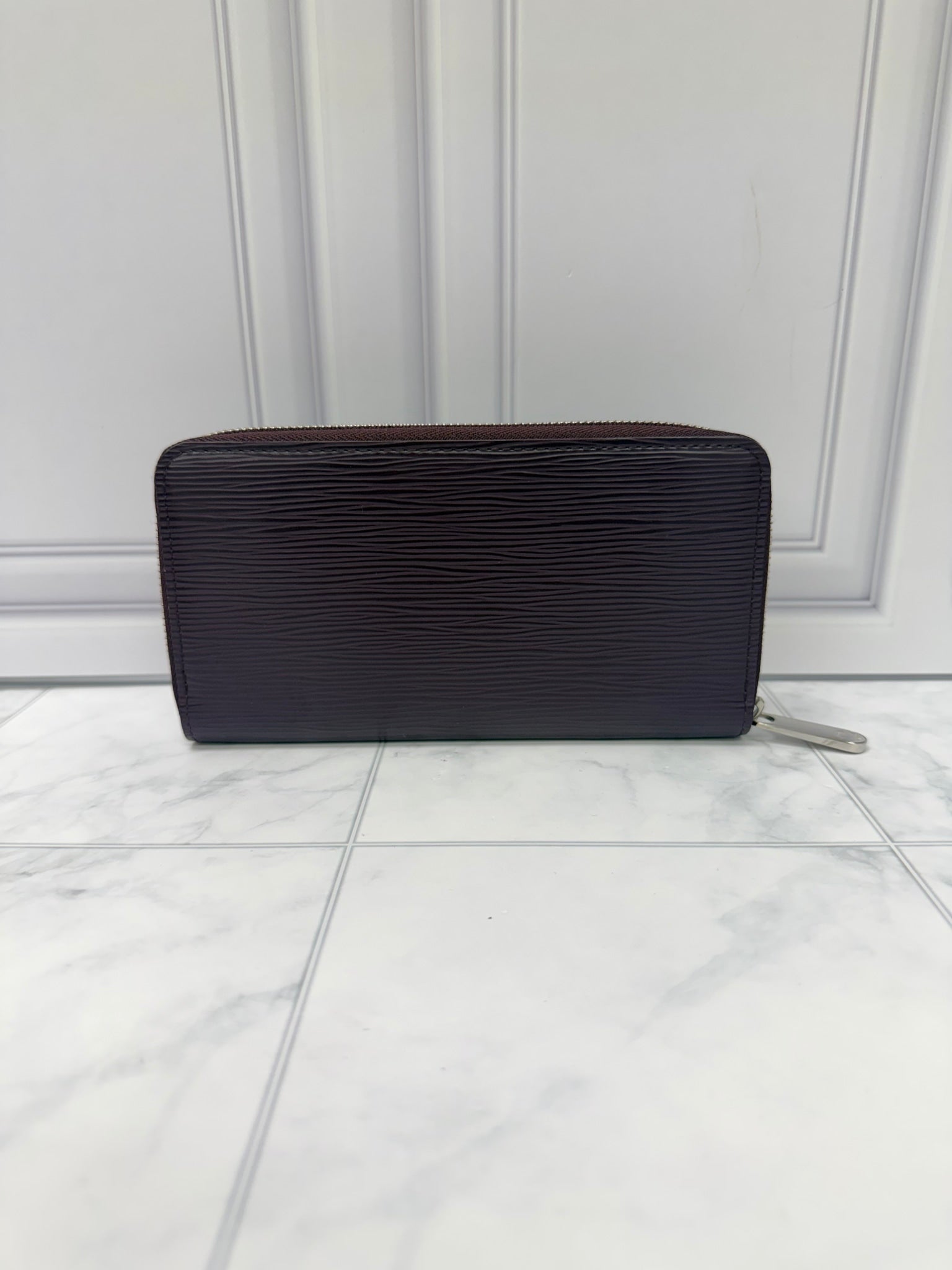LIKE NEW - Louis Vuitton Purple Epi Leather Zippy Wallet 