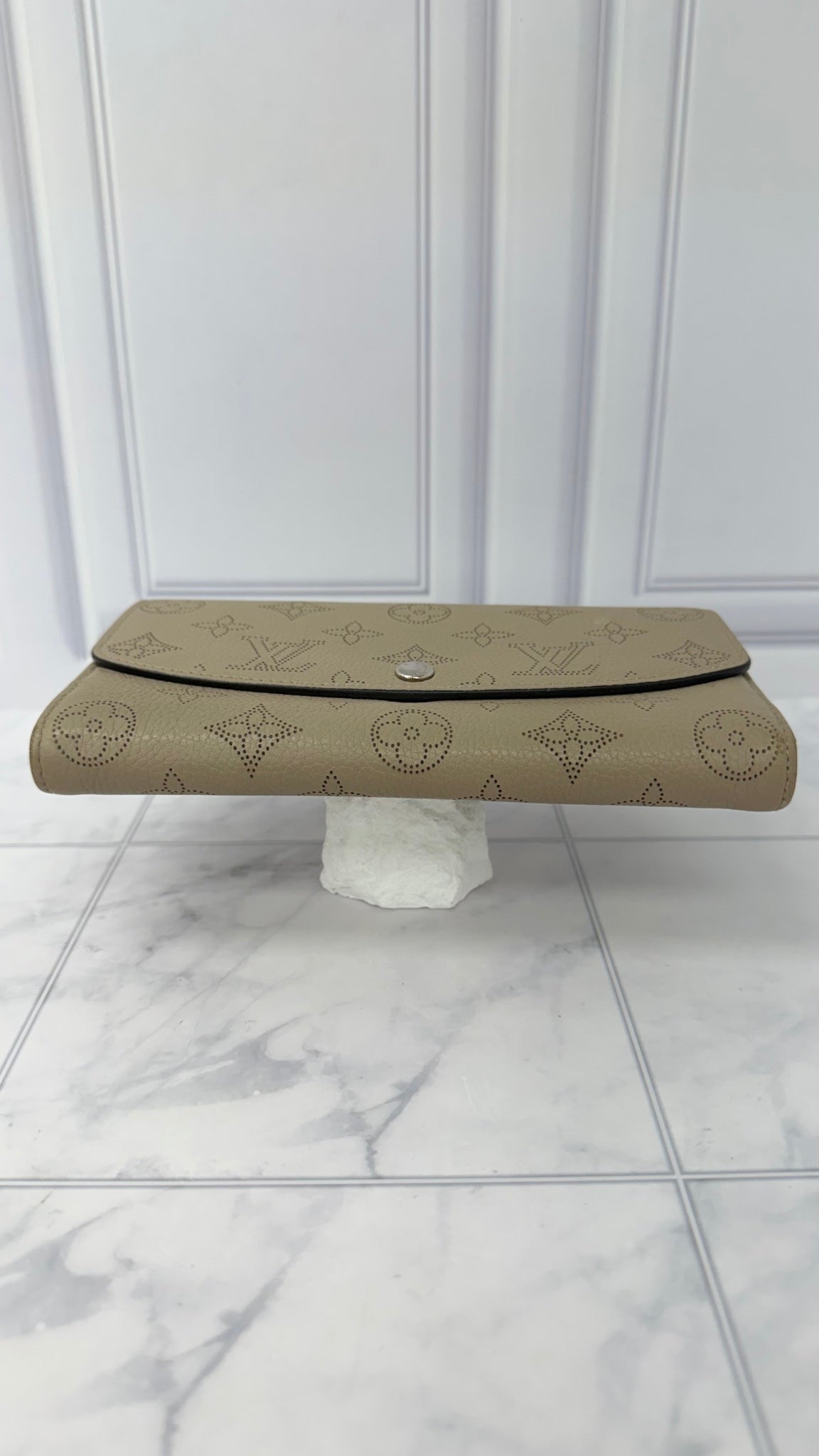 Louis Vuitton Grey Mahina Leather Iris Wallet