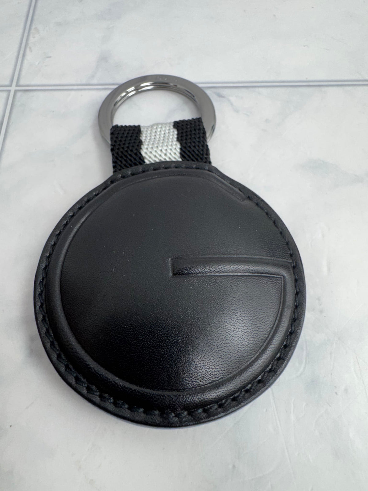 LIKE NEW - Gucci Black Leather G Keychain