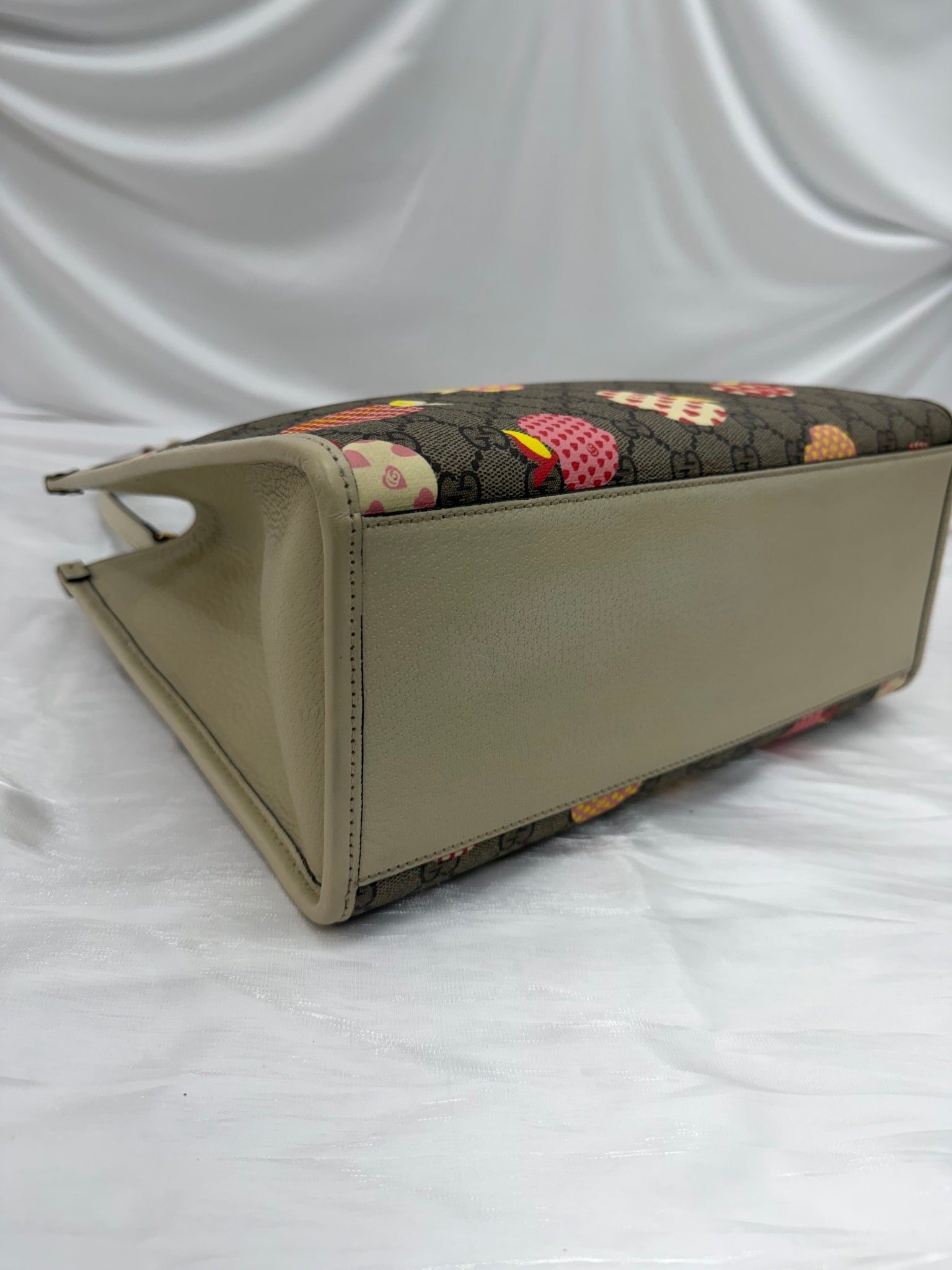 Gucci Multicolor GG Supreme Les Pommes Small Tote