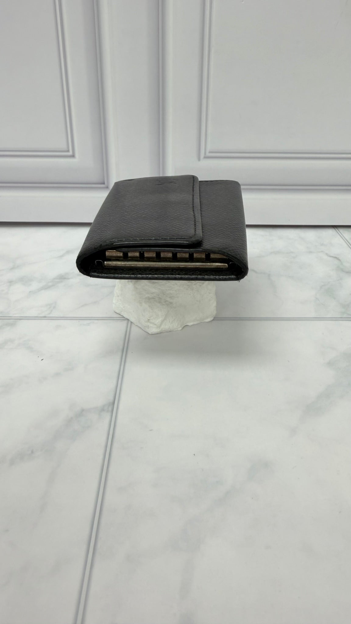 Louis Vuitton Black Taiga Leather 6-key Holder