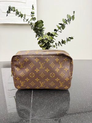 Louis Vuitton Monogram Trousse Toilette 23 Cosmetics Pouch