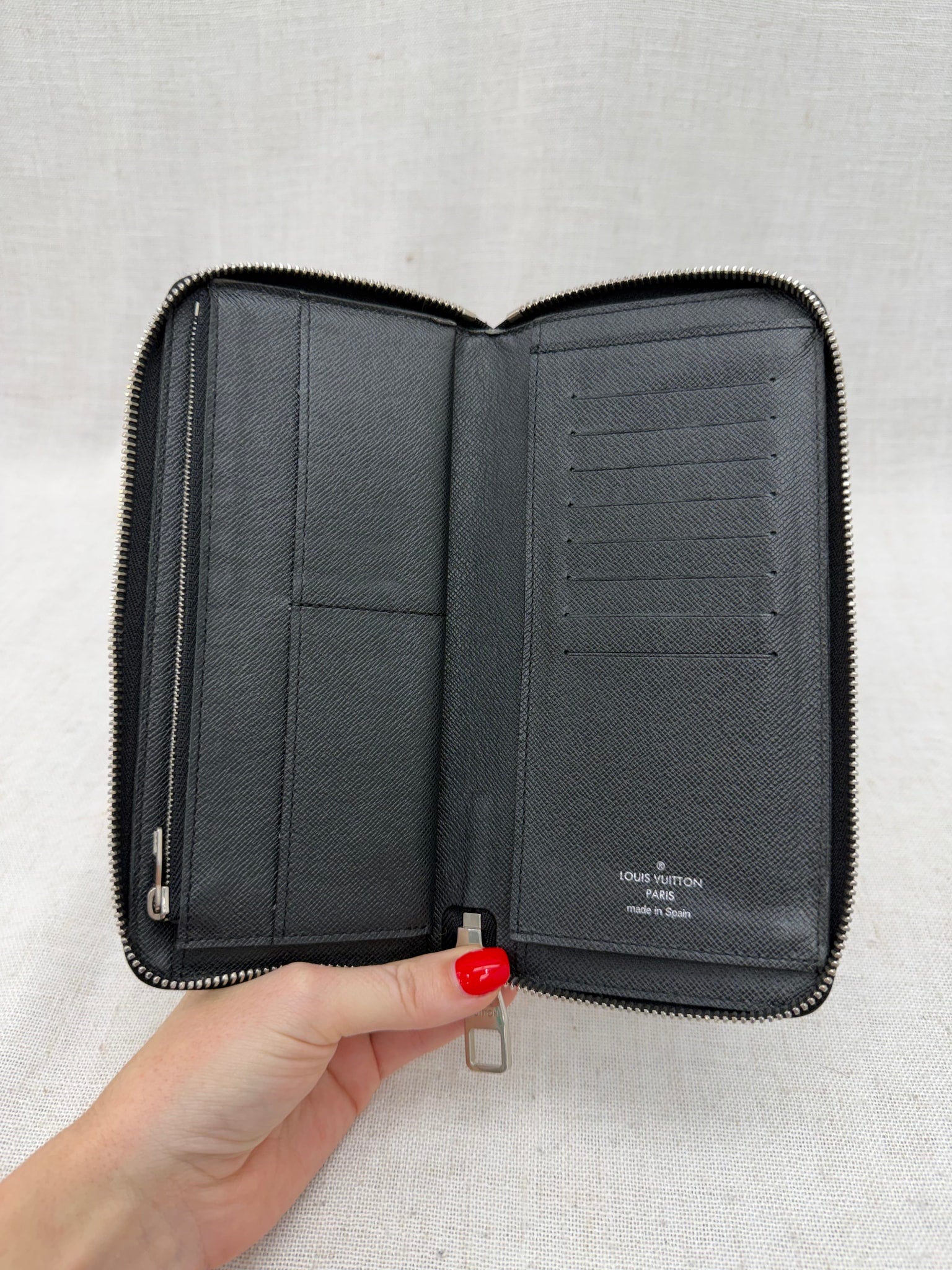 Louis Vuitton Black Taiga Leather Vertical Zippy Wallet