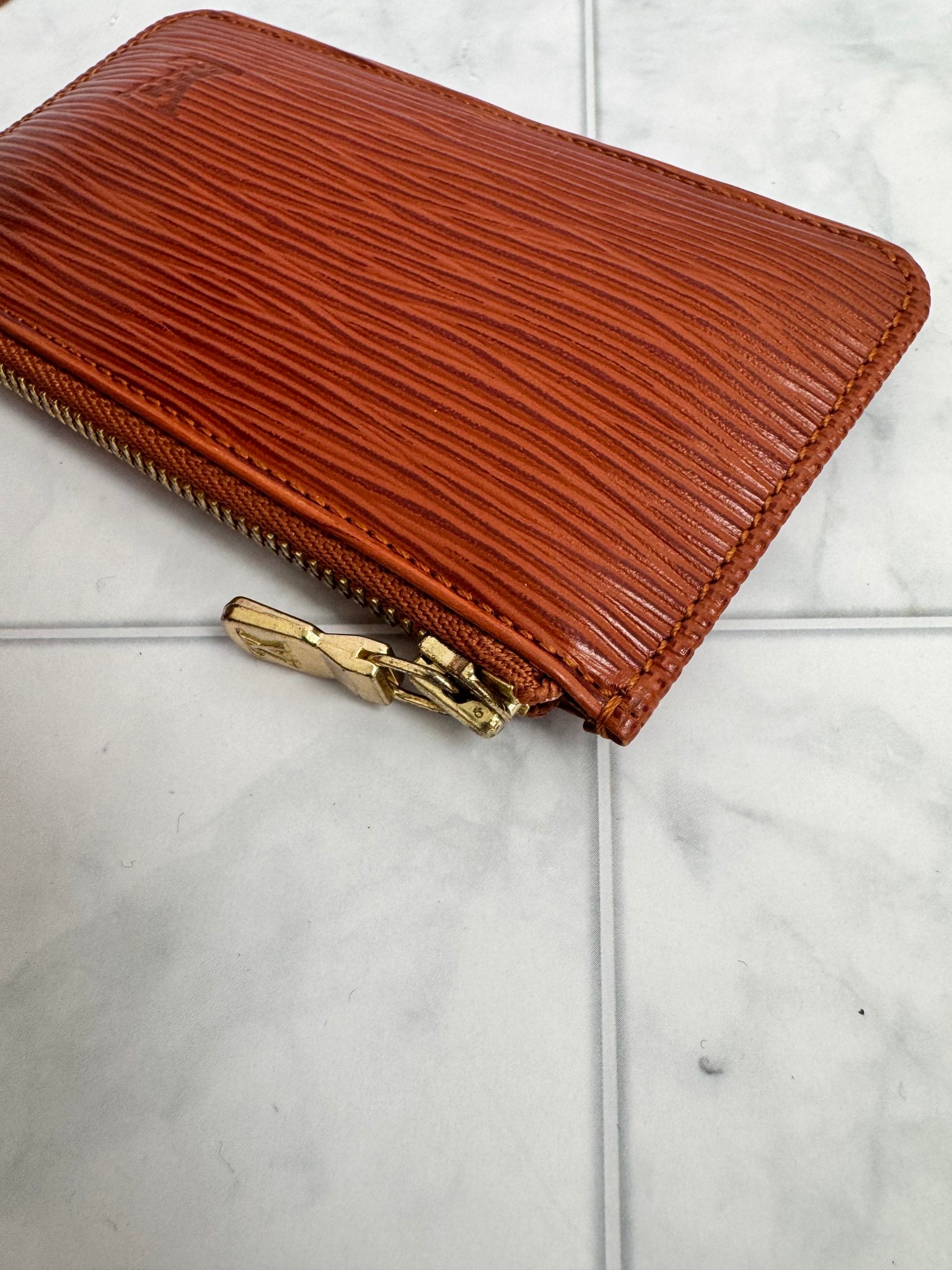 Louis Vuitton Brown Epi Leather Key Cles
