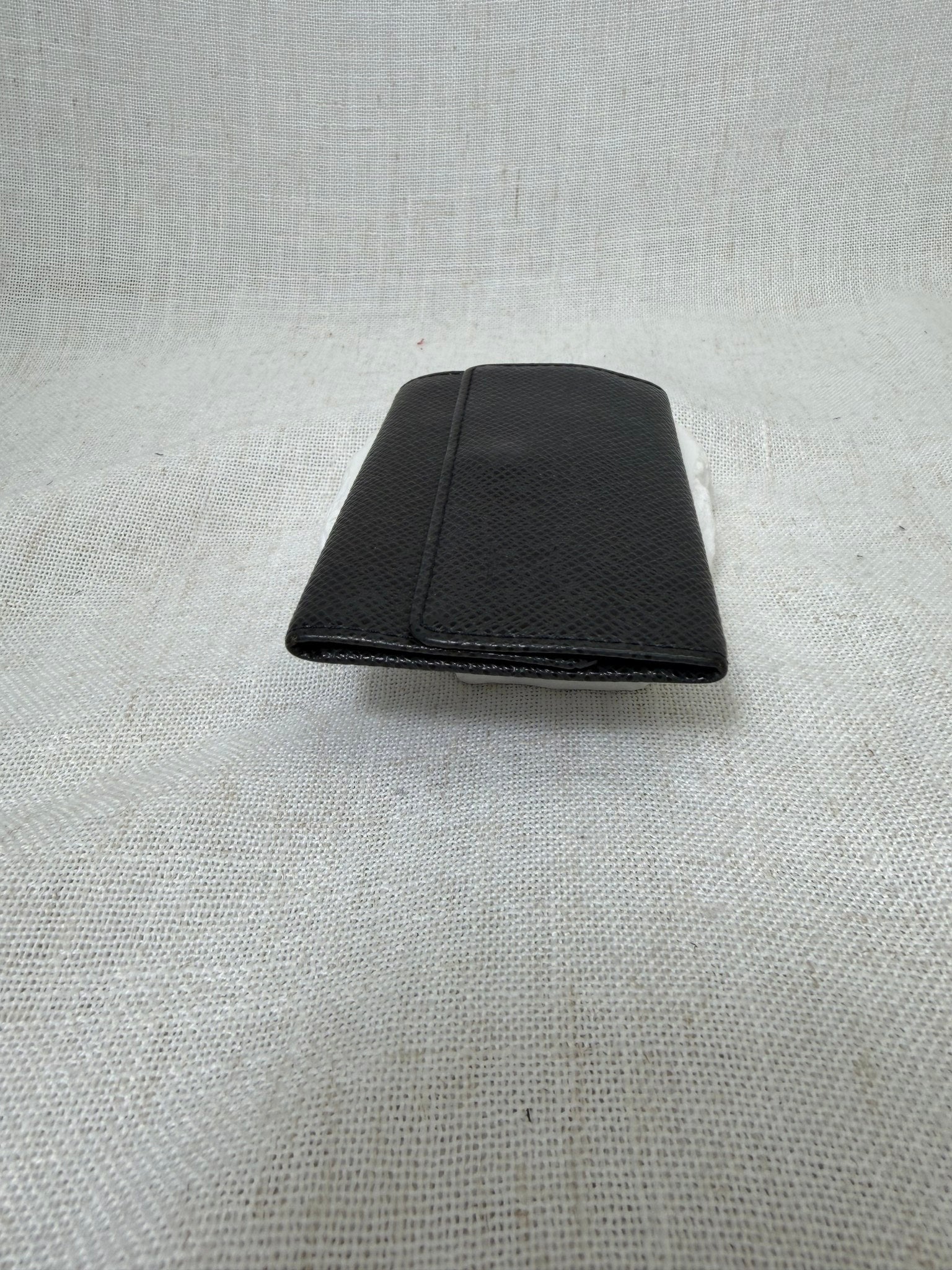 Louis Vuitton Black Taiga Leather 6 Key Holder Case