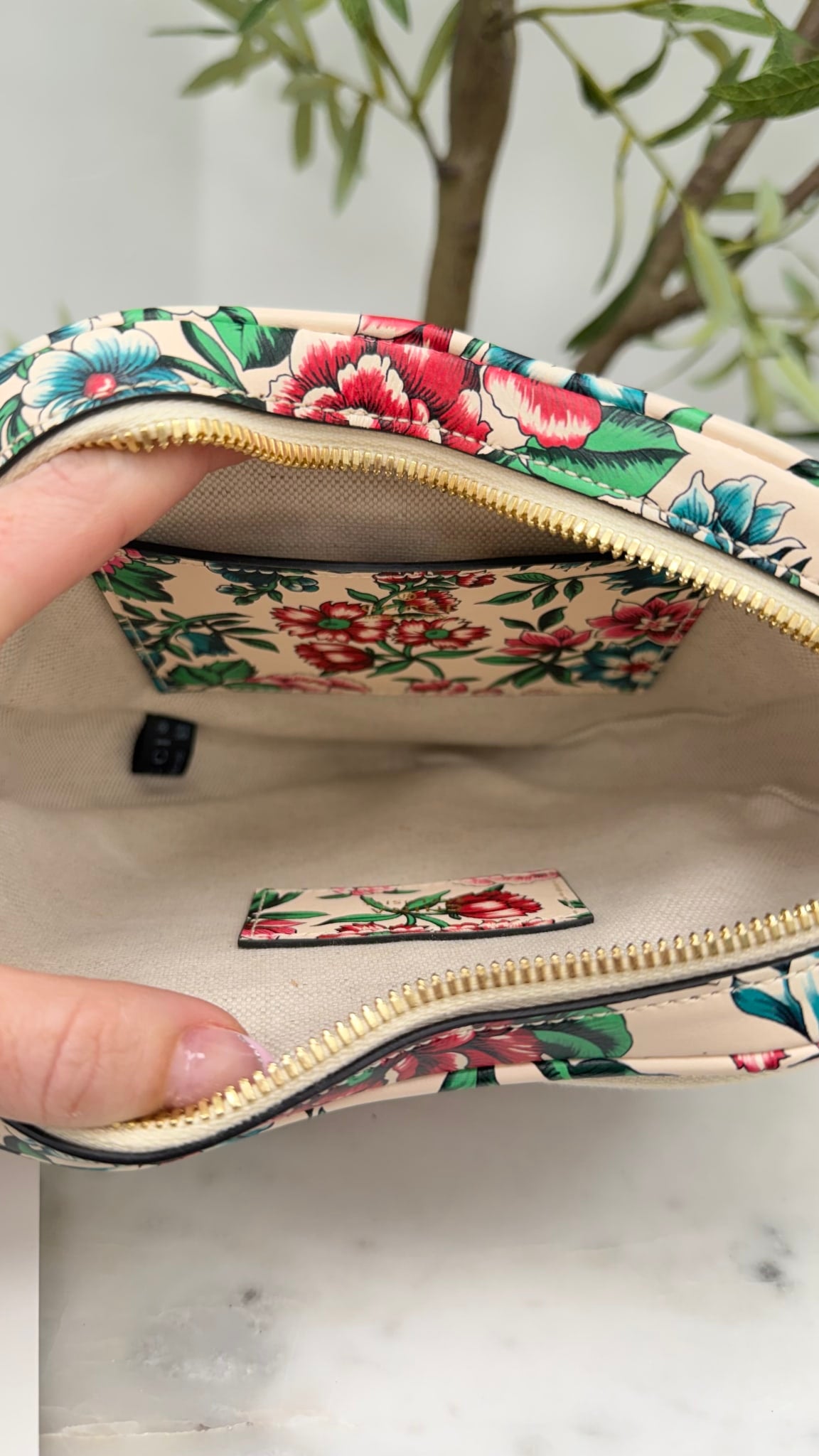 LIKE NEW - Gucci Beige & Multicolor Floral Leather Heart Marmont Crossbody