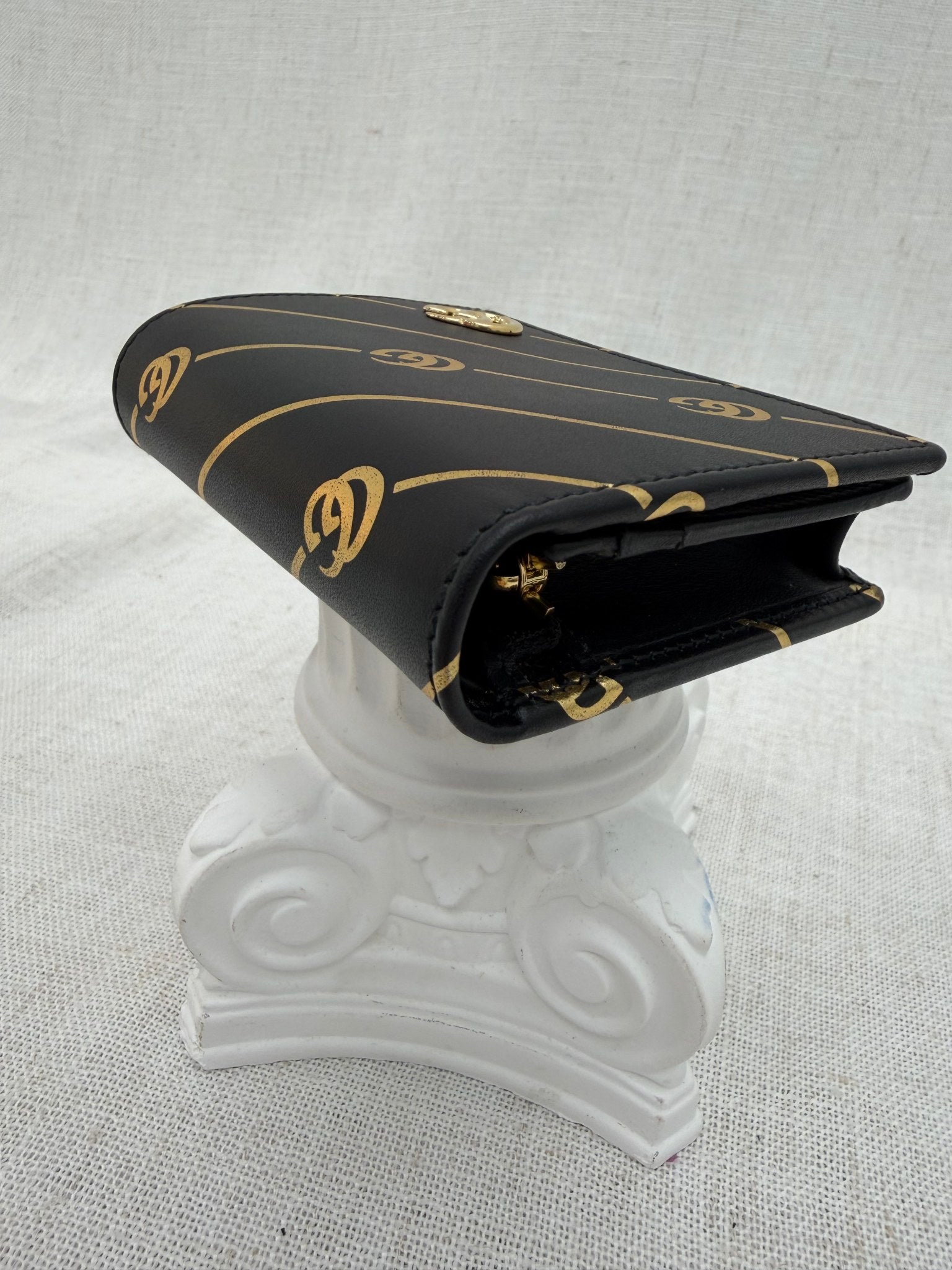 BRAND NEW- Gucci Black & Gold Diagonal GG Calfskin Compact Wallet