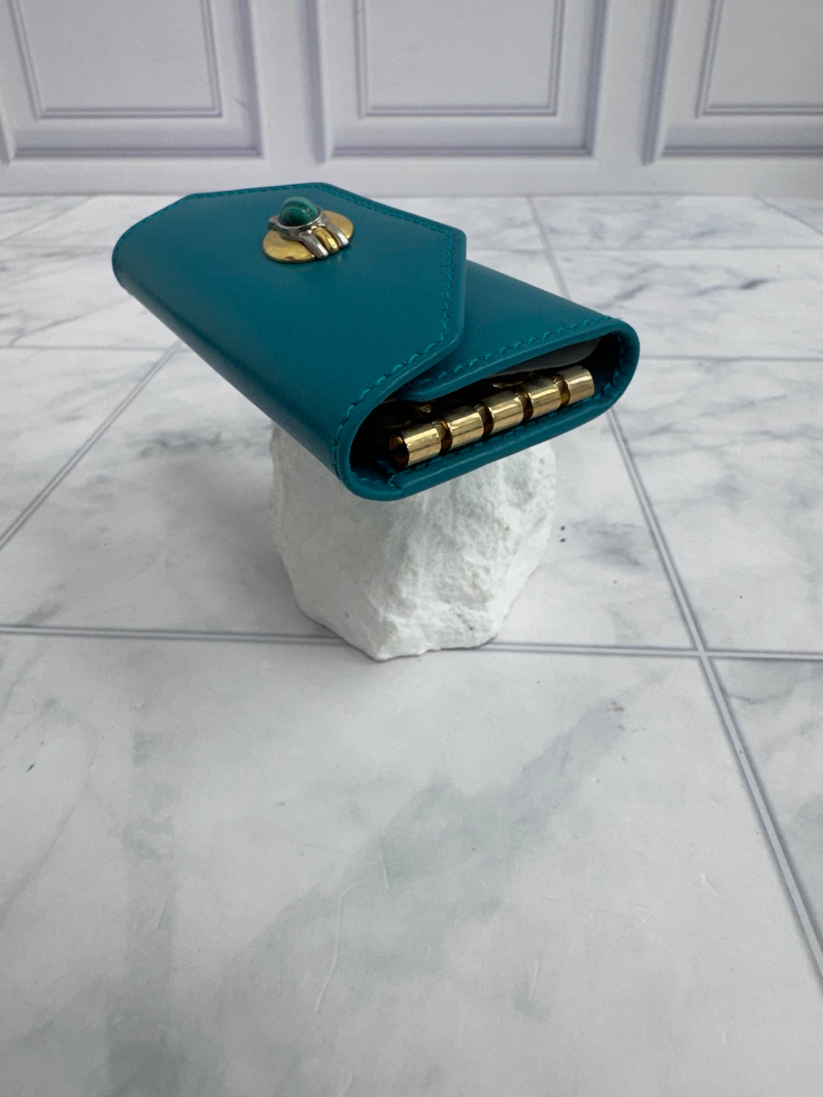 LIKE NEW - Gucci Teal 4 Ring Key Case