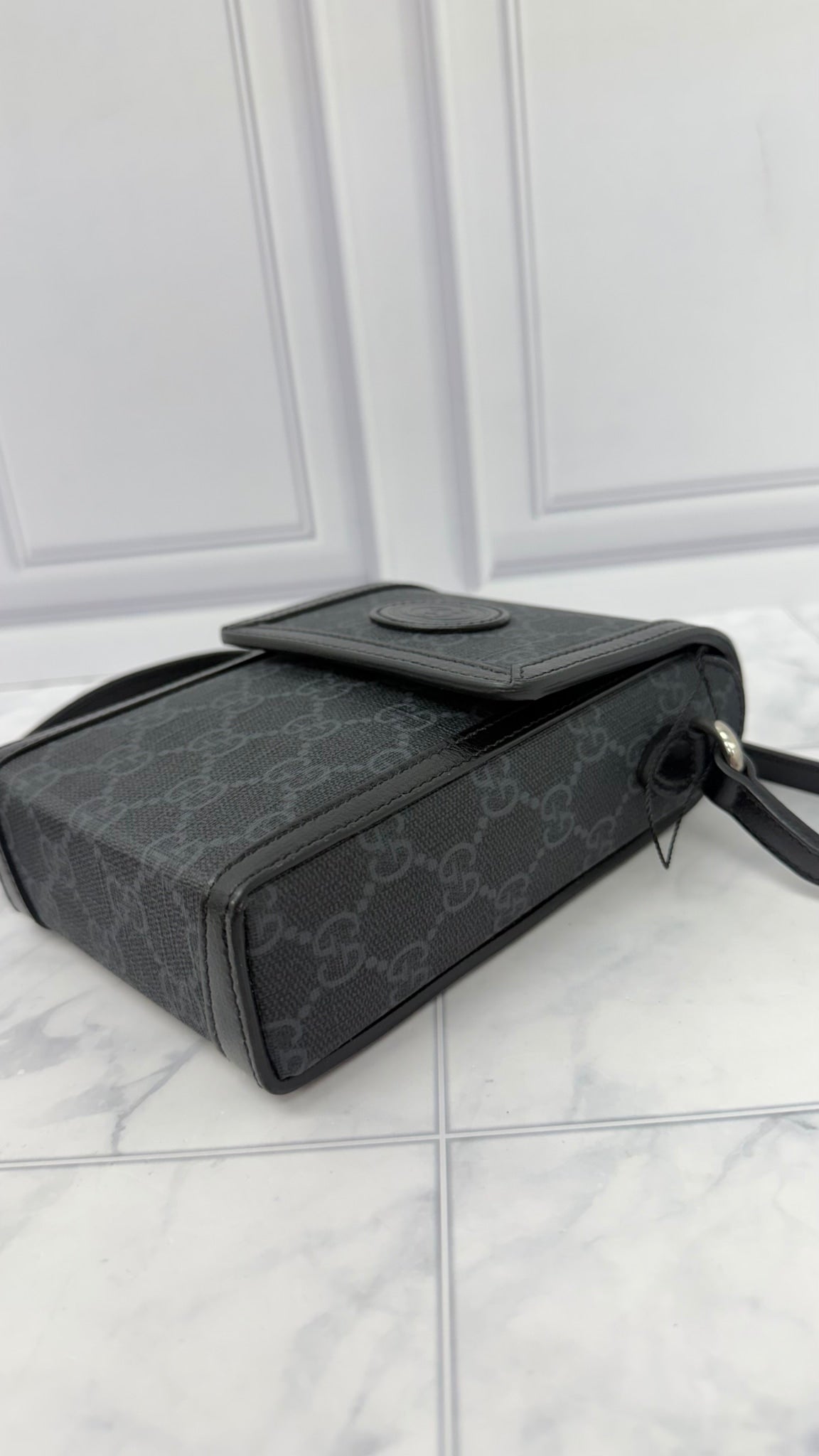 LIKE NEW - Gucci Black GG Supreme Phone Holder Crossbody Bag 
