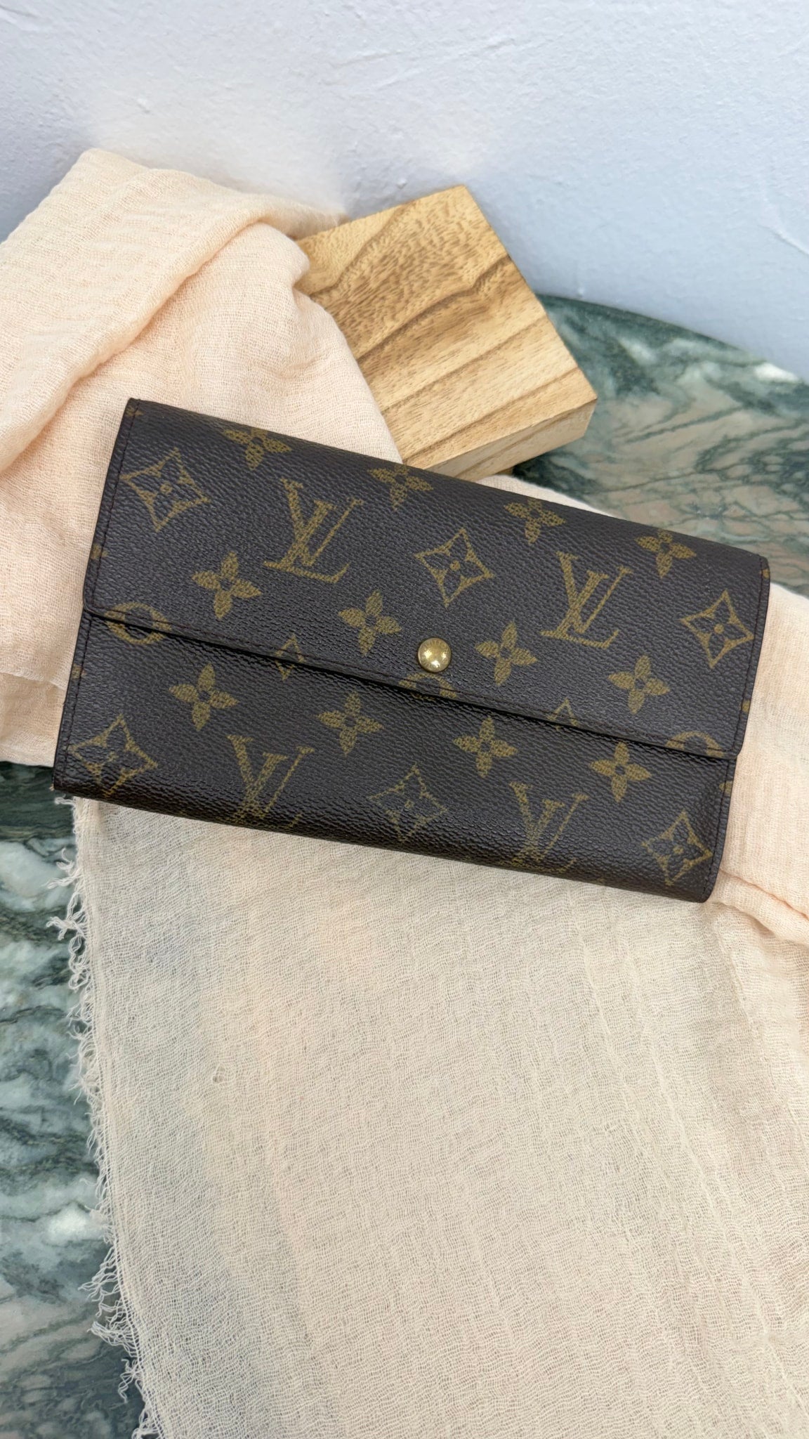 Louis Vuitton Monogram Sarah Wallet 