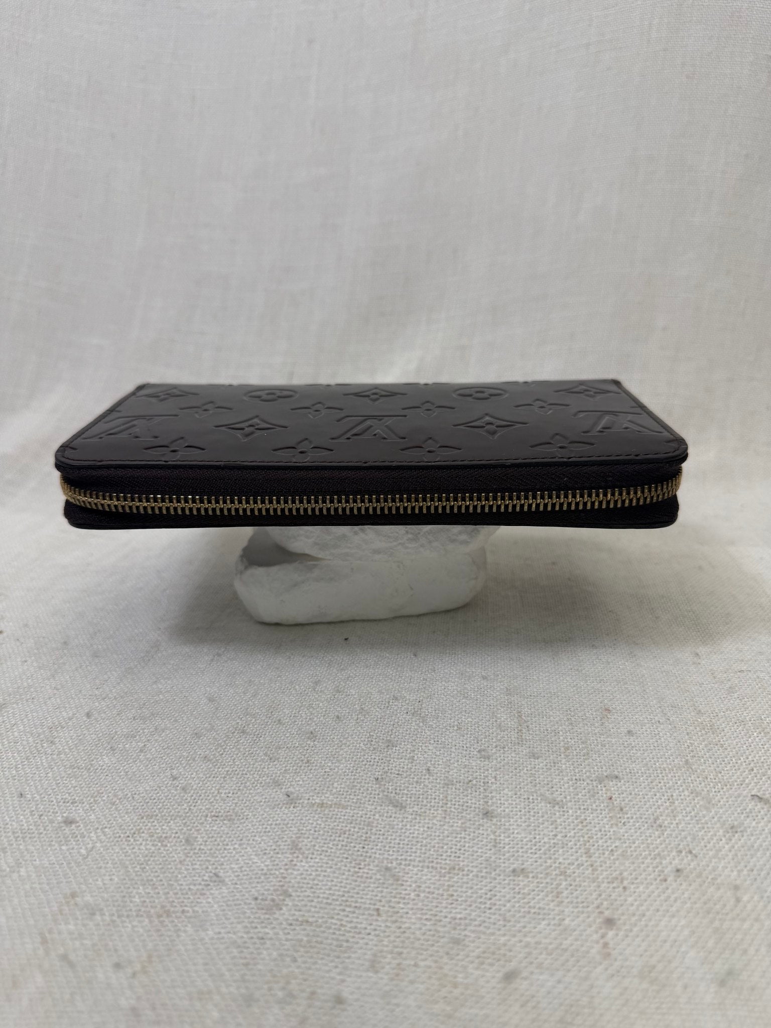 Louis Vuitton Amarante Vernis Leather Zippy Wallet 