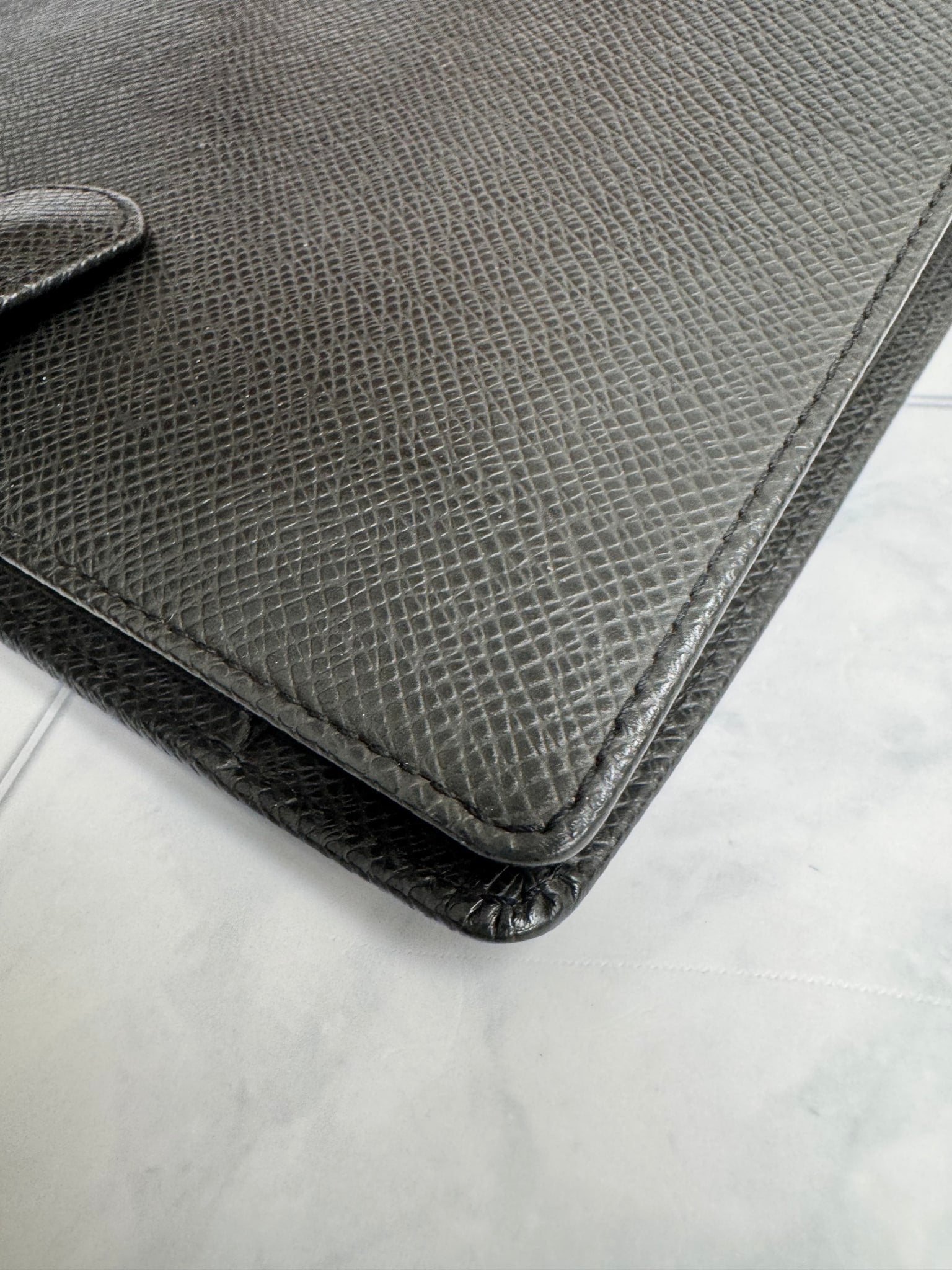 Louis Vuitton Black Taiga Agenda MM