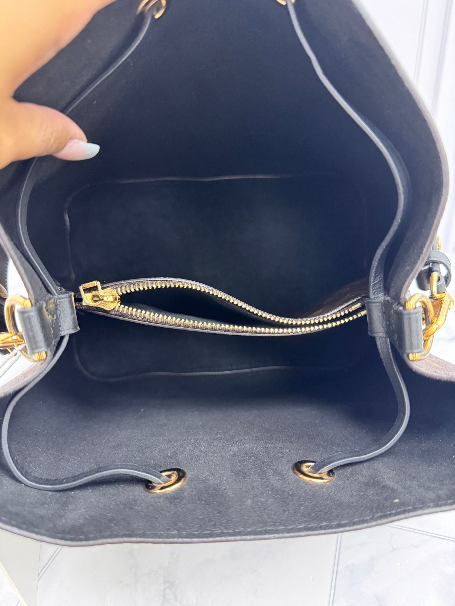 LIKE NEW - Louis Vuitton Neo Noe Shoulder Bag MM