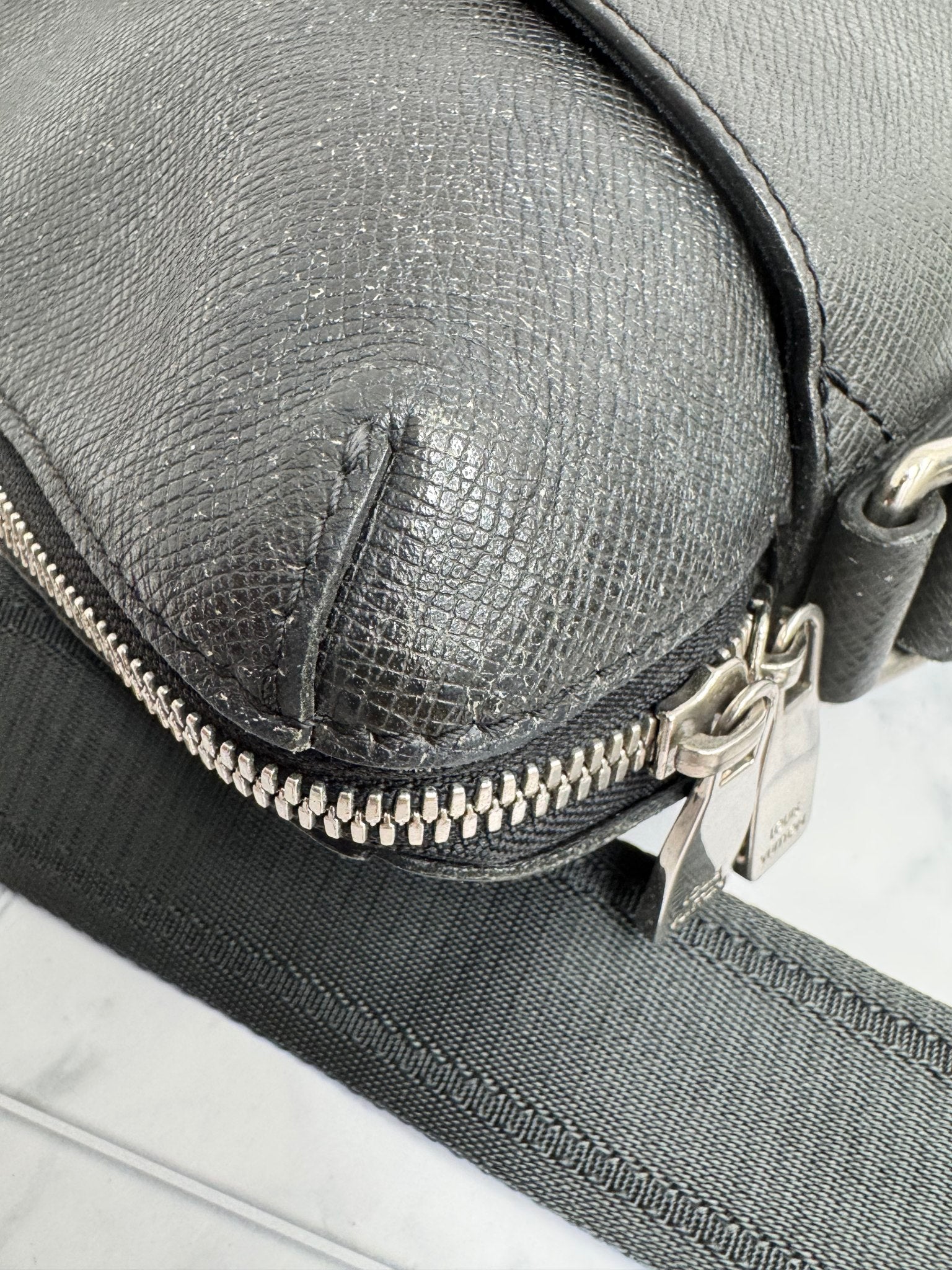 Louis Vuitton Black Taiga Grigori Messenger Bag MM