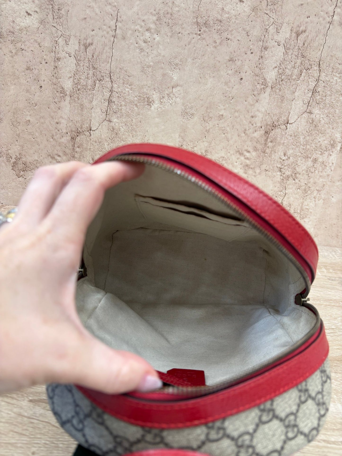 https://res.cloudinary.com/dyql5hig8/image/upload/v1757963037/tdr1depwc1bxi2hhmjl7.jpg
