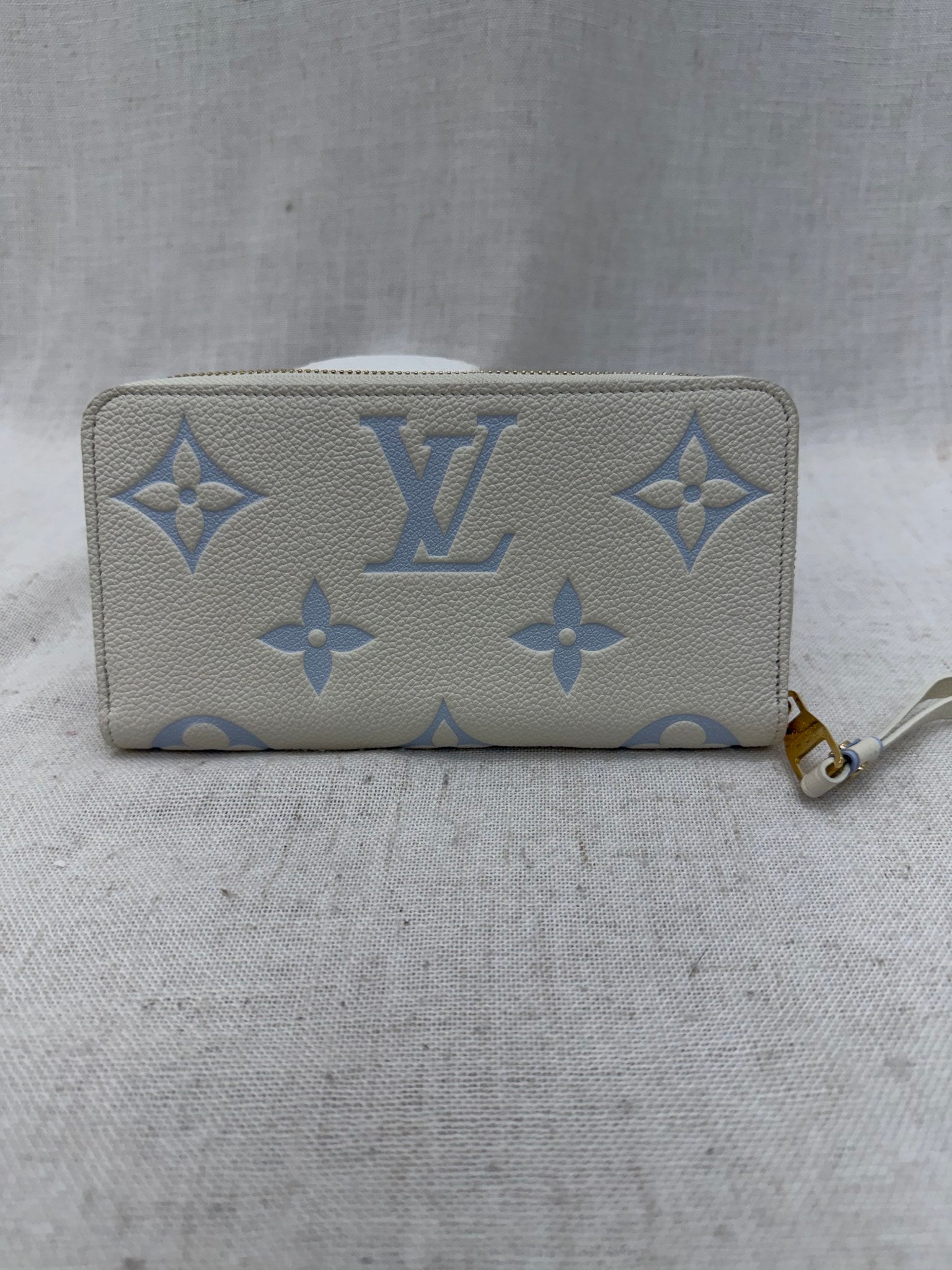 LIKE NEW- Louis Vuitton White & Blue Empreinte By The Pool Zippy Wallet