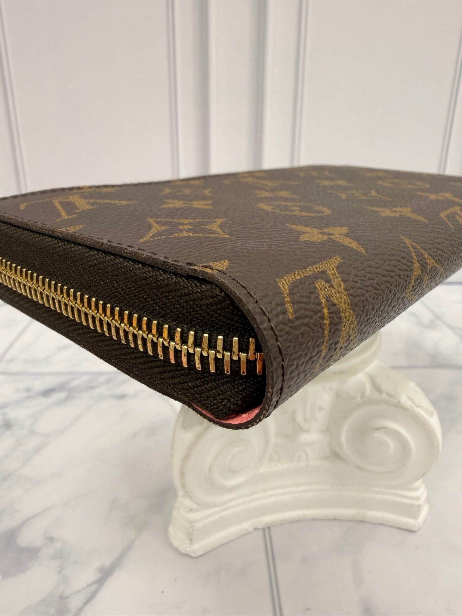 Louis Vuitton Monogram Illustre Zippy Wallet 